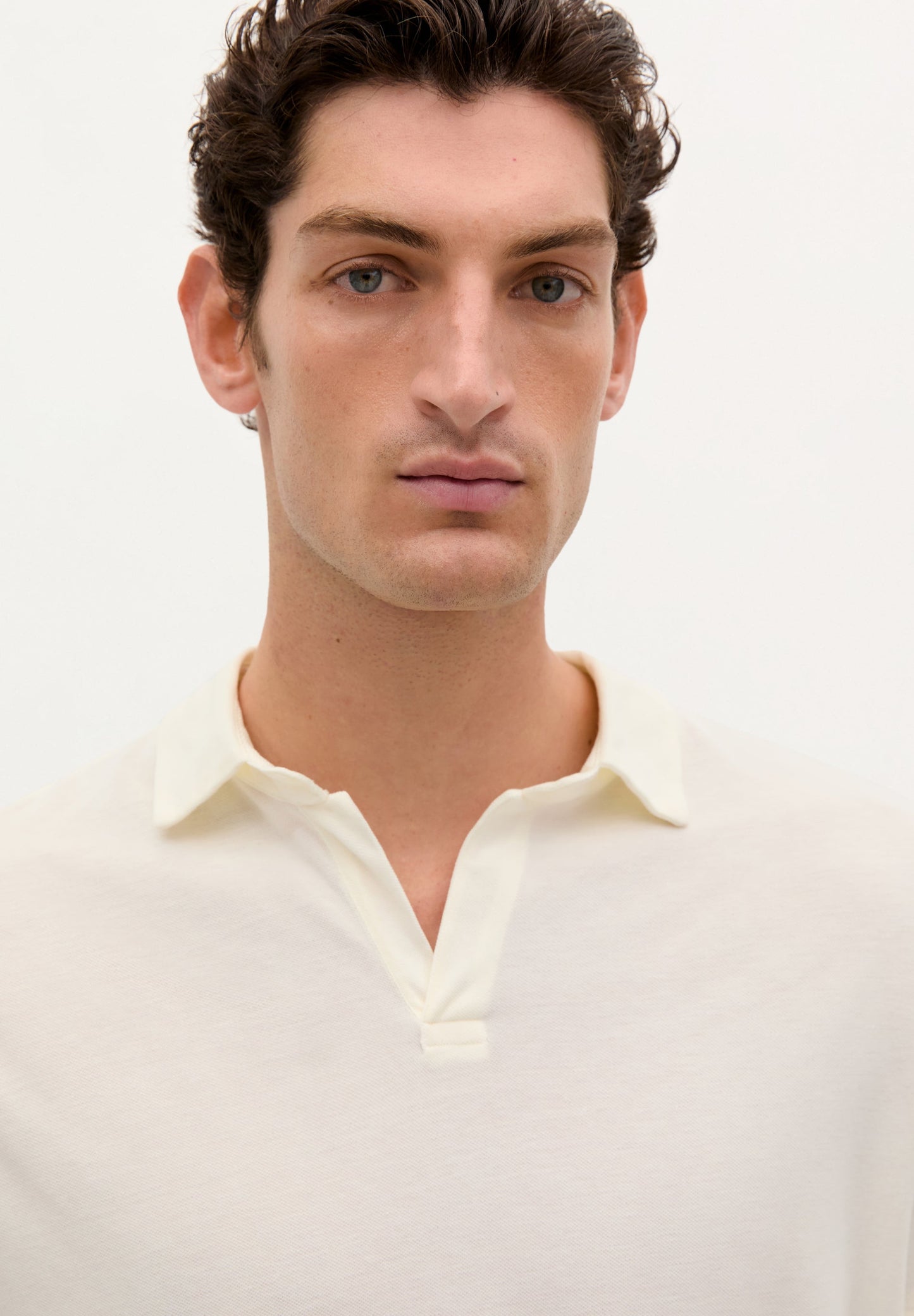 LIGHTWEIGHT PIQUÉ POLO SHIRT
