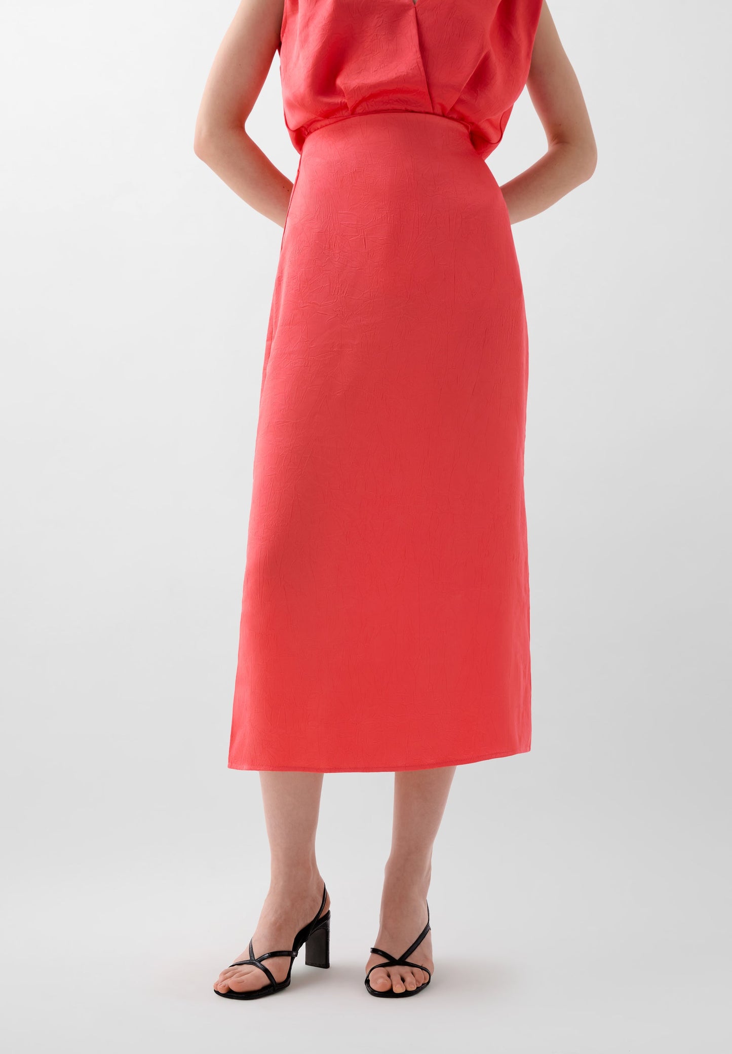 TEXTURED FLOWING MIDI SKIRT