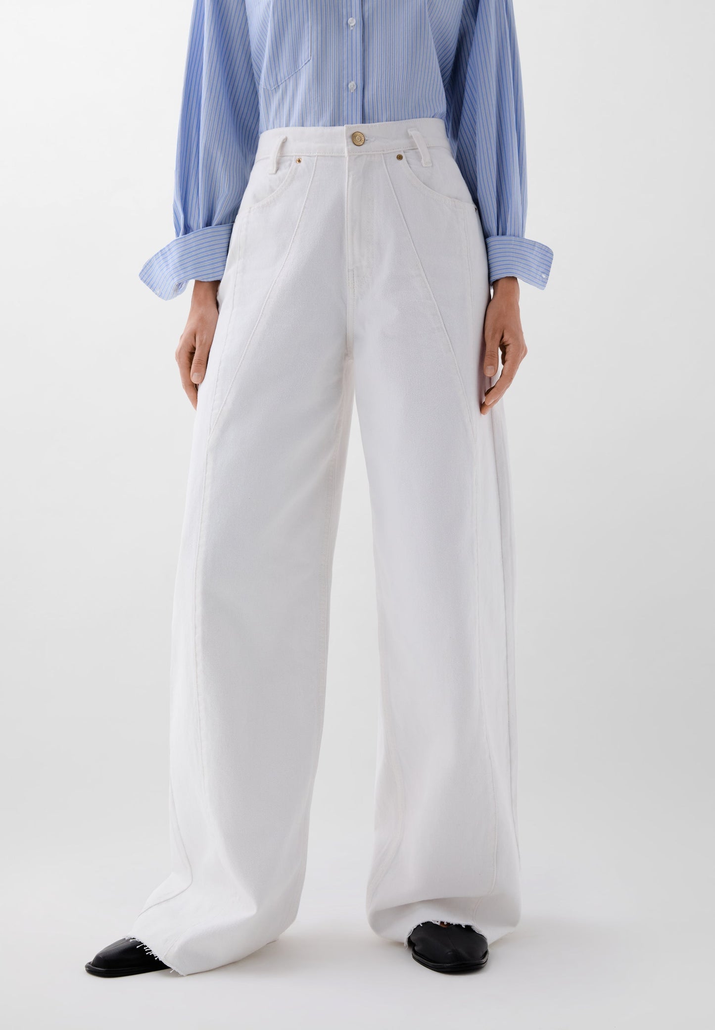 HIGH WAIST JEANS WITH SEAM DETAIL