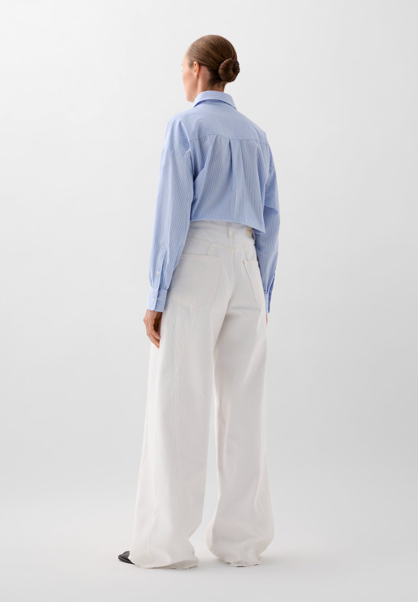 HIGH WAIST JEANS WITH SEAM DETAIL