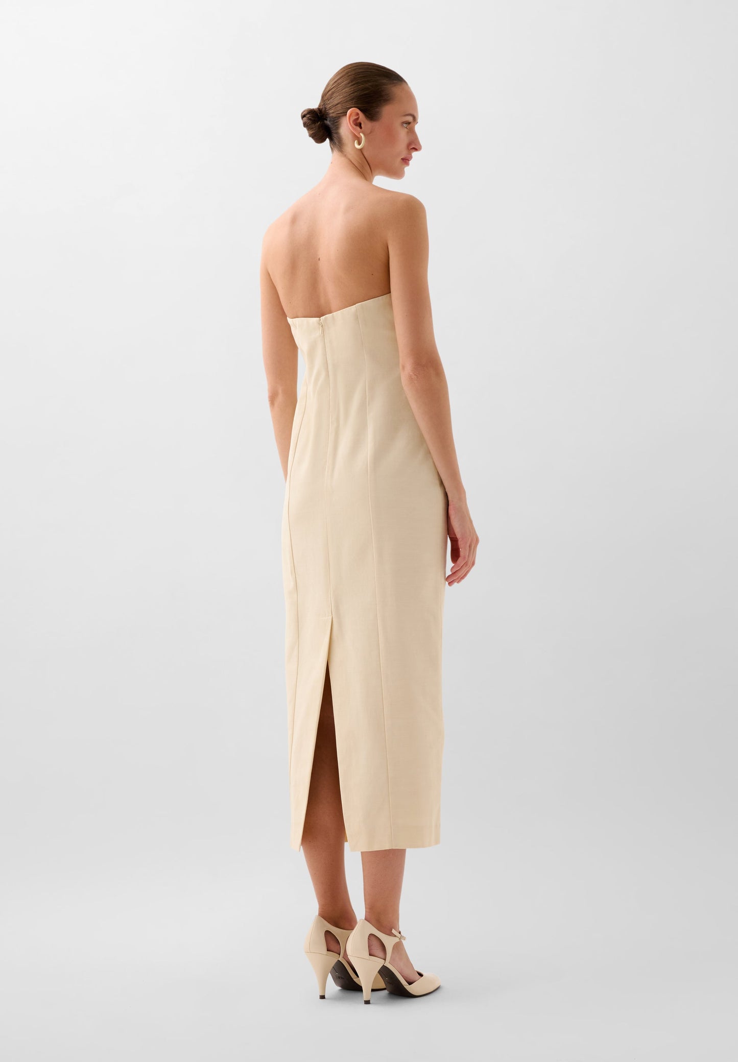 DRESS WITH DARTS AND SLIT