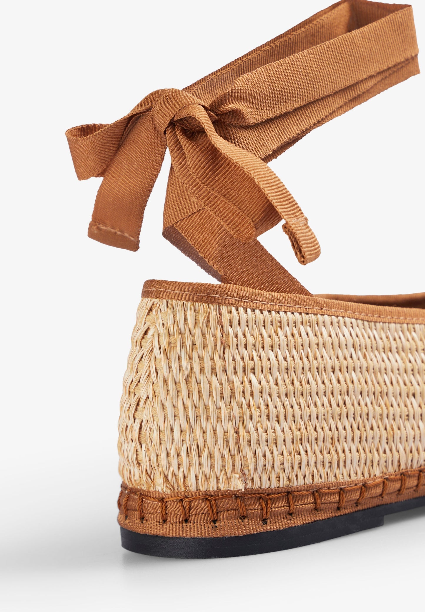RAFFIA SLIPPERS WITH BOW