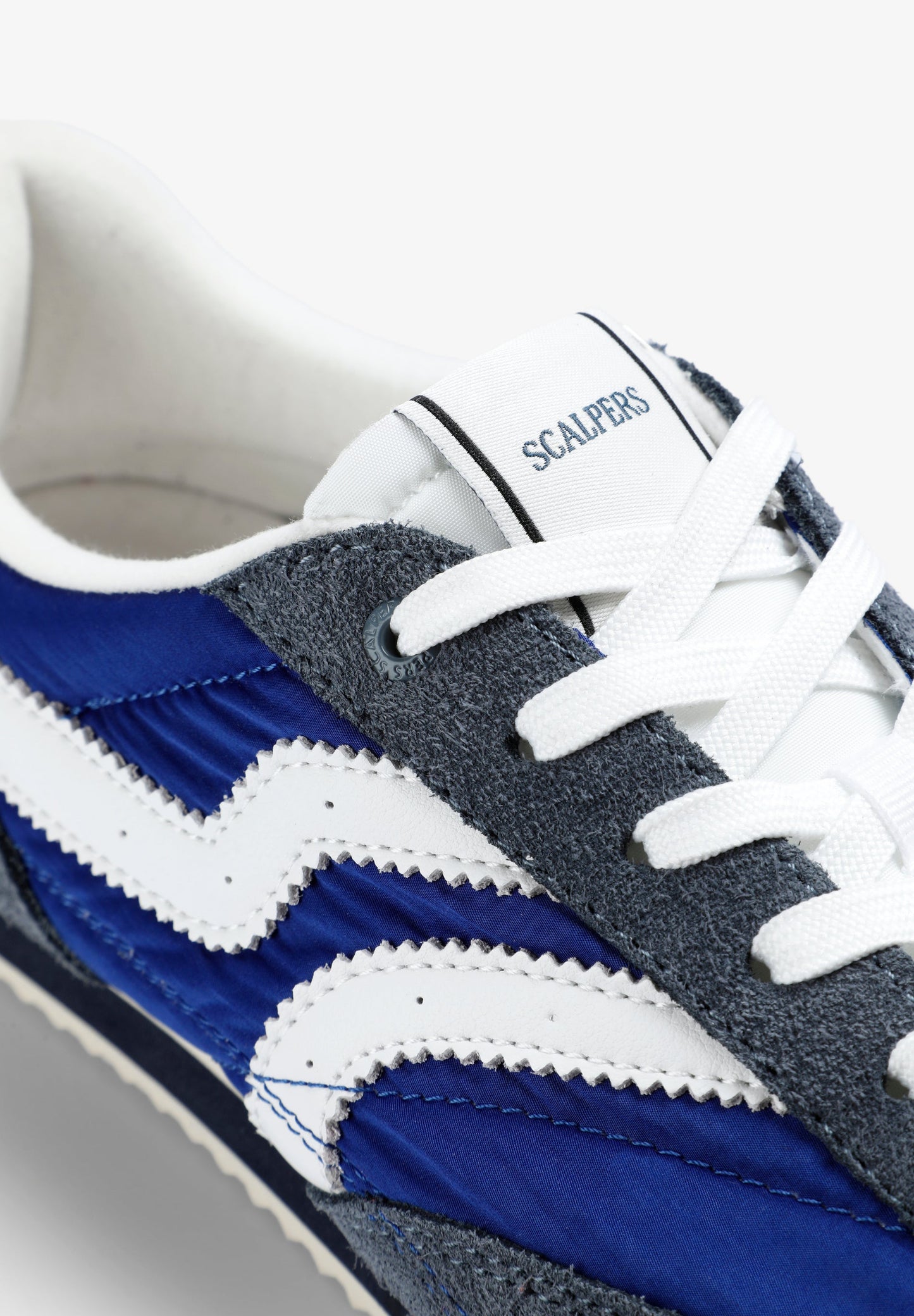 RETRO SNEAKERS