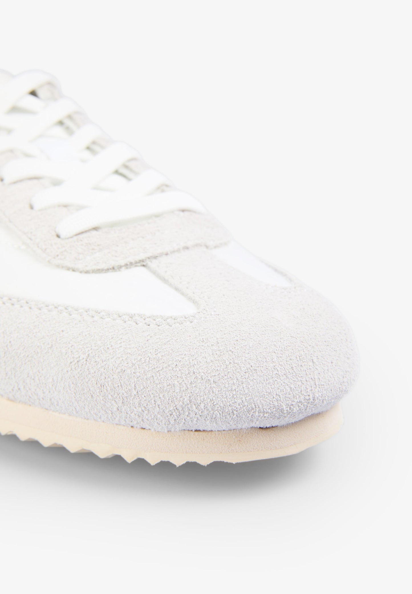 RETRO SNEAKERS