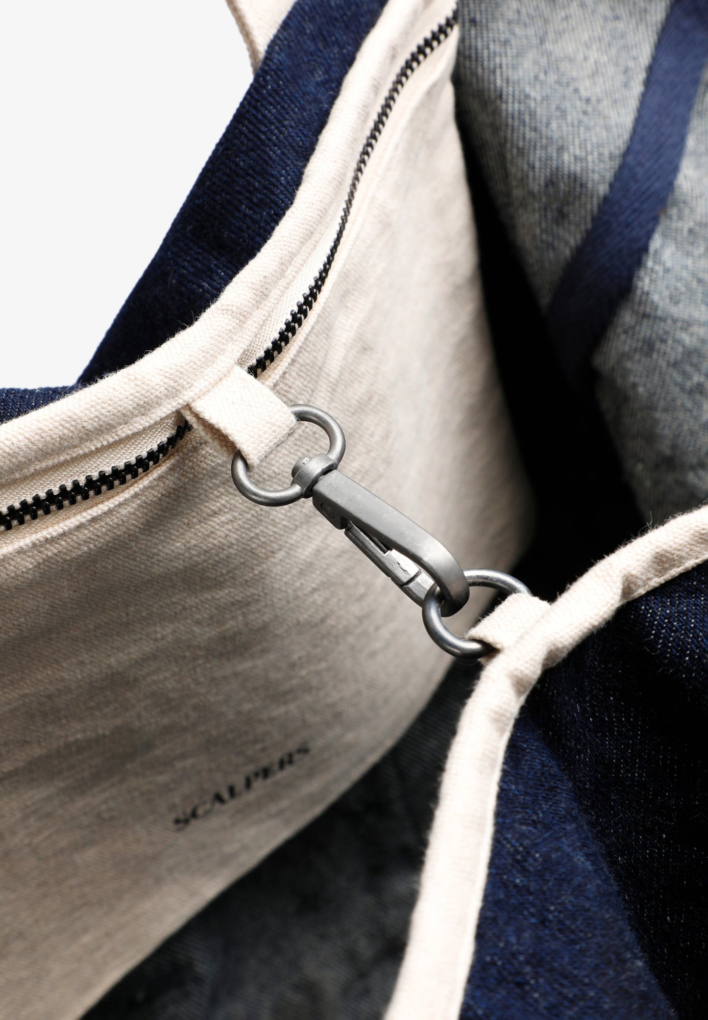 TWO-TONE TRAVEL BAG