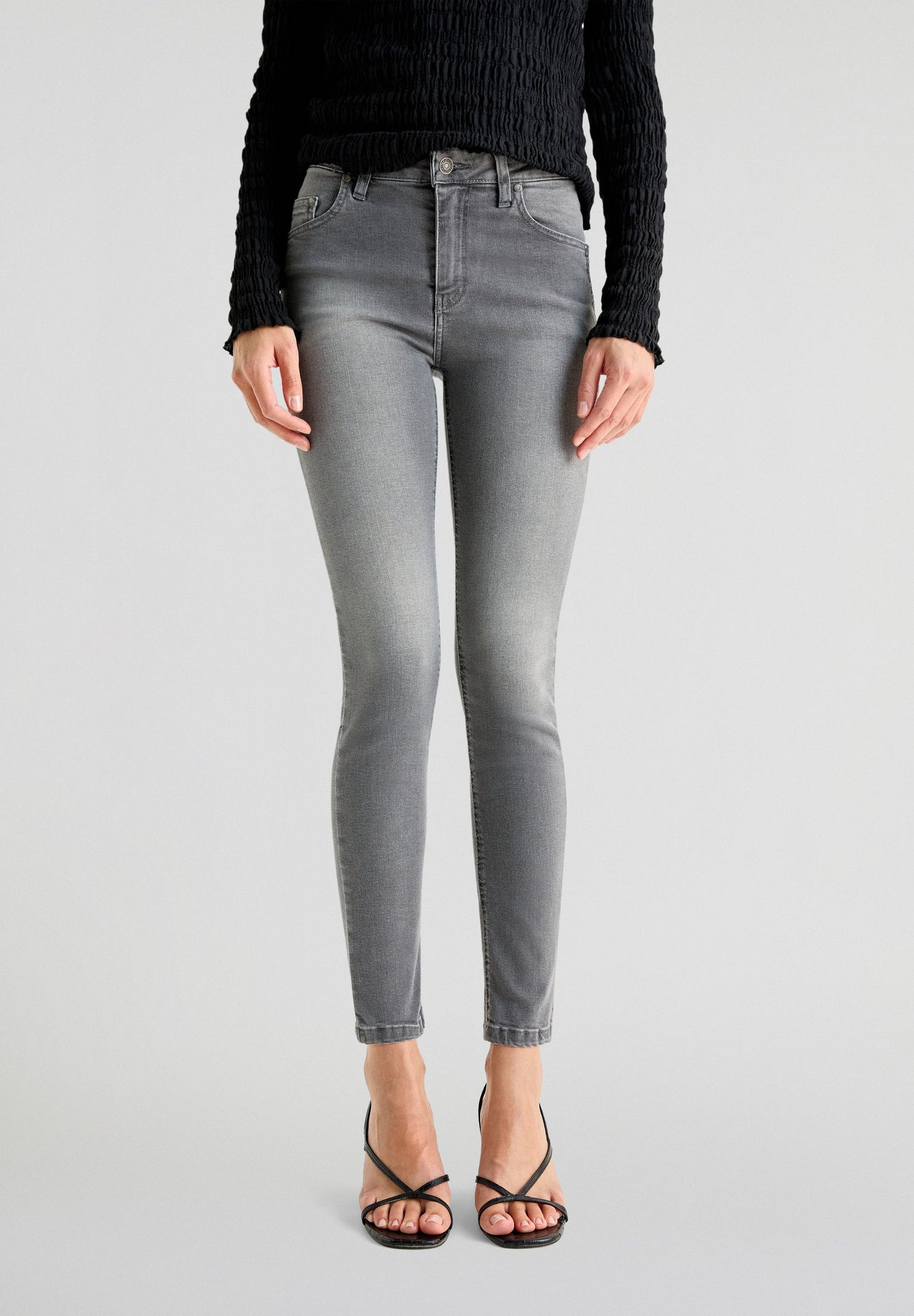 SKINNY JEANS WITH STUDS