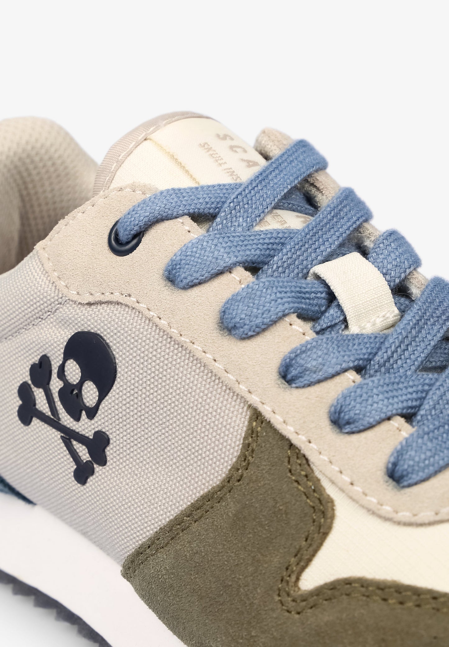 SNEAKERS WITH SKULL INSIGNIA