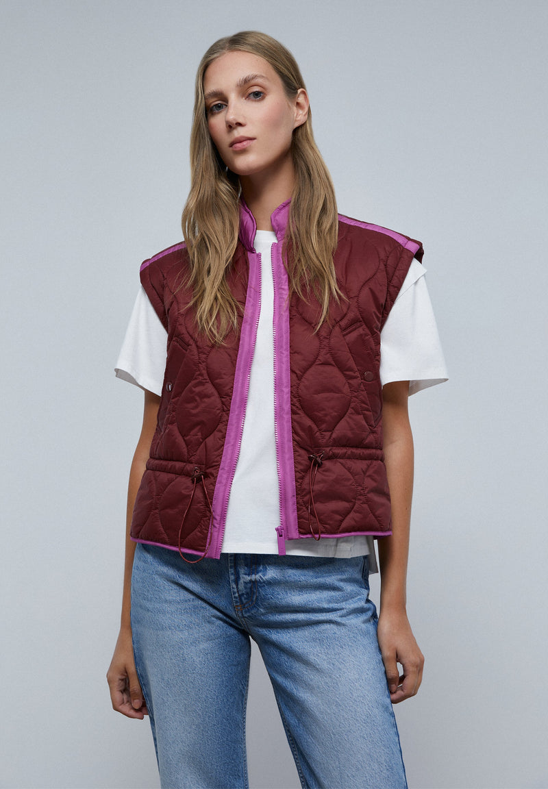 QUILTED WAISTCOAT WITH CONTRAST DETAILS