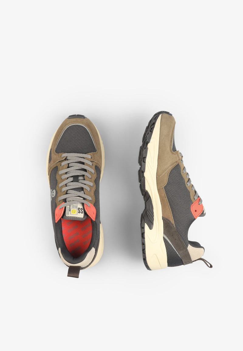 LIGHTWEIGHT SNEAKERS WITH PRONOUNCED SOLE