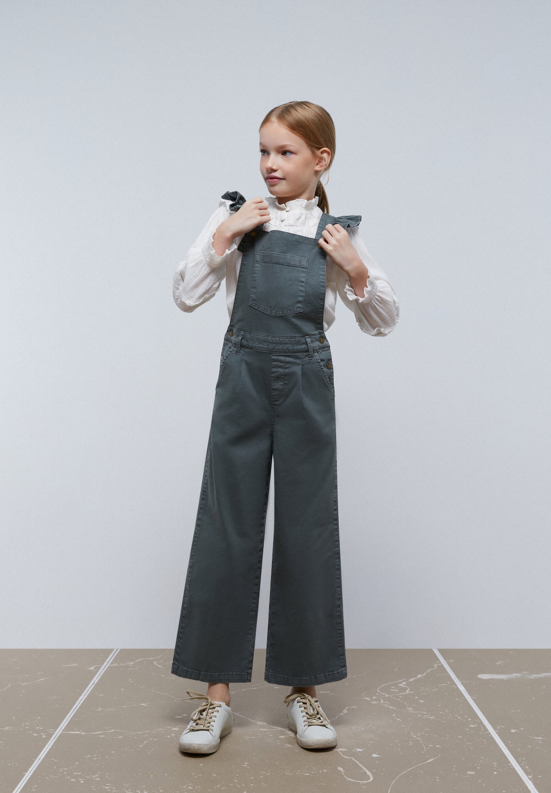 DUNGAREES WITH RUFFLES