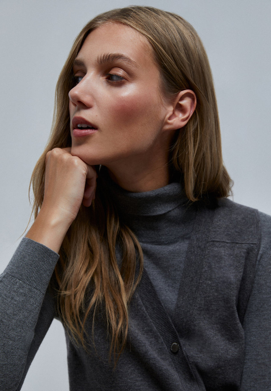 BUTTONED KNIT VEST