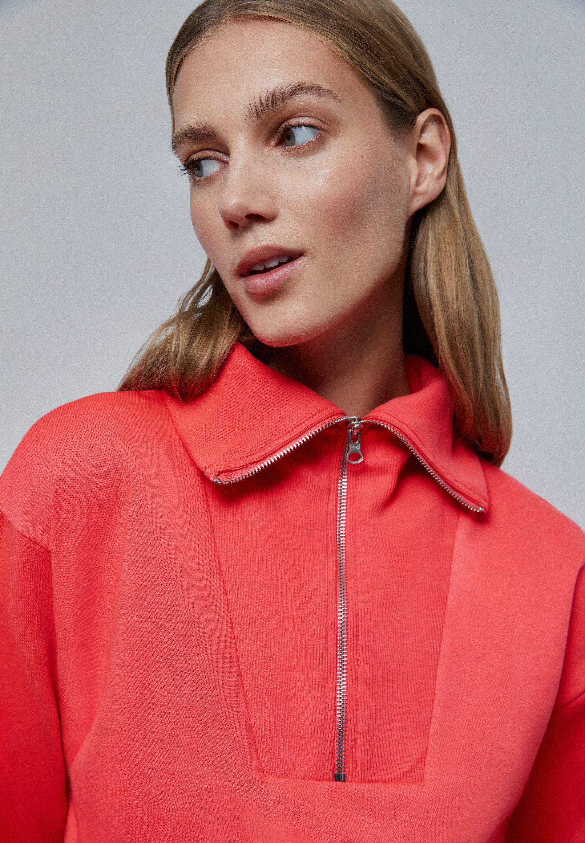 ZIP NECK SWEATSHIRT