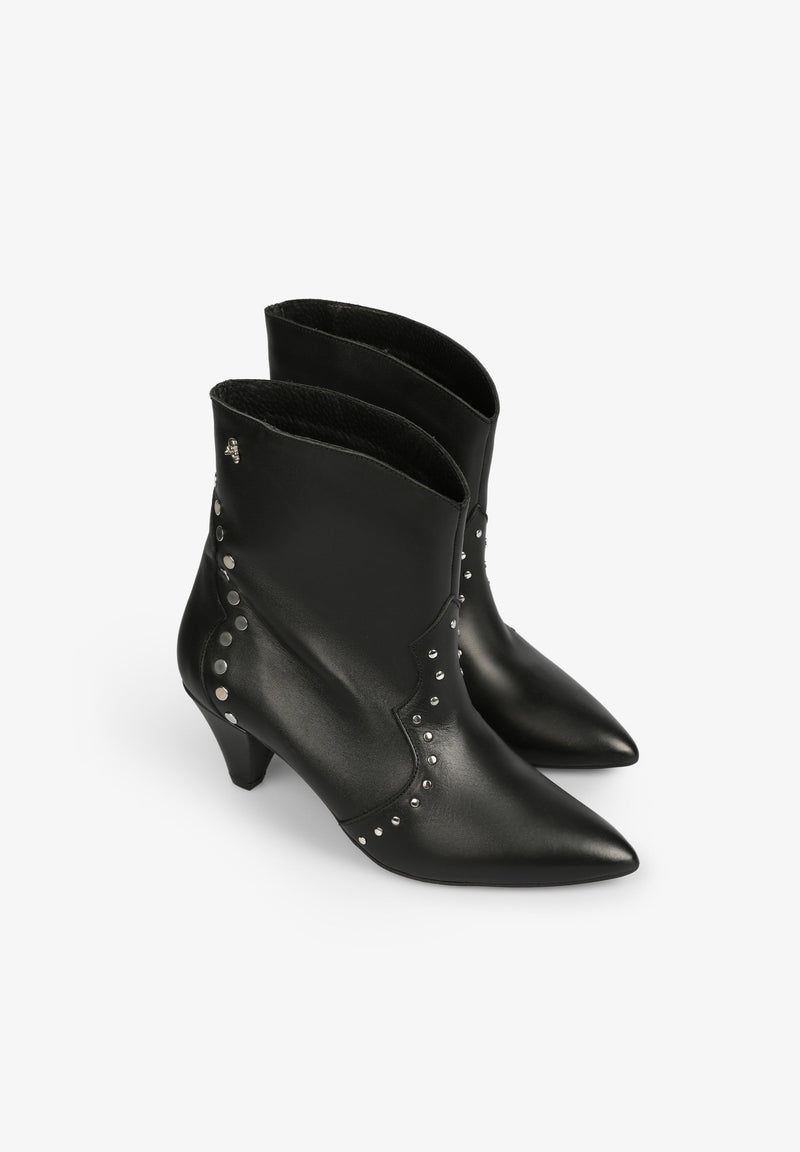 POINTED TOE STUDDED COWBOY BOOTS