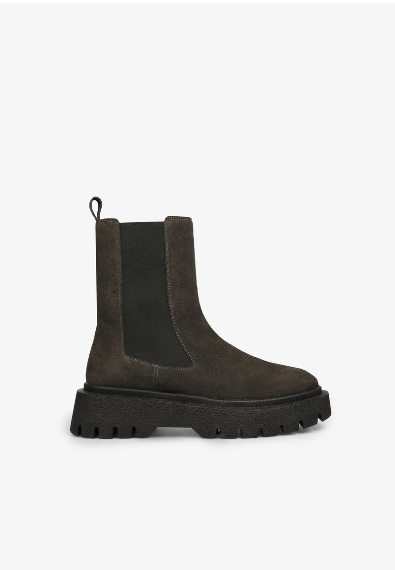 LEATHER BOOTS WITH TRACK SOLE