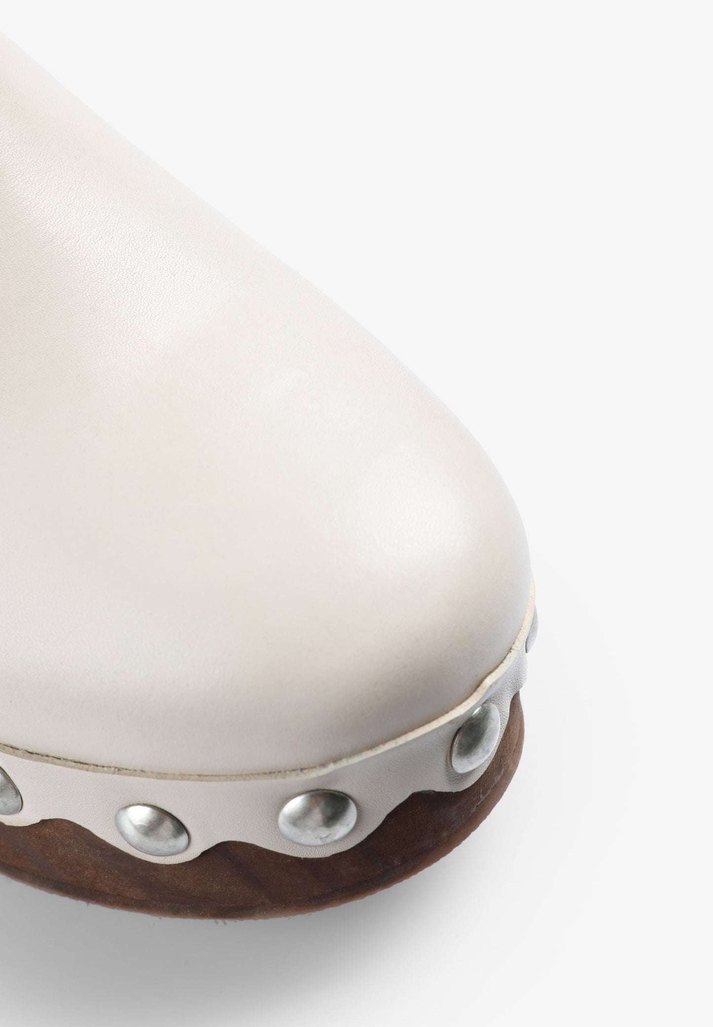 LEATHER CLOGS WITH STUDS