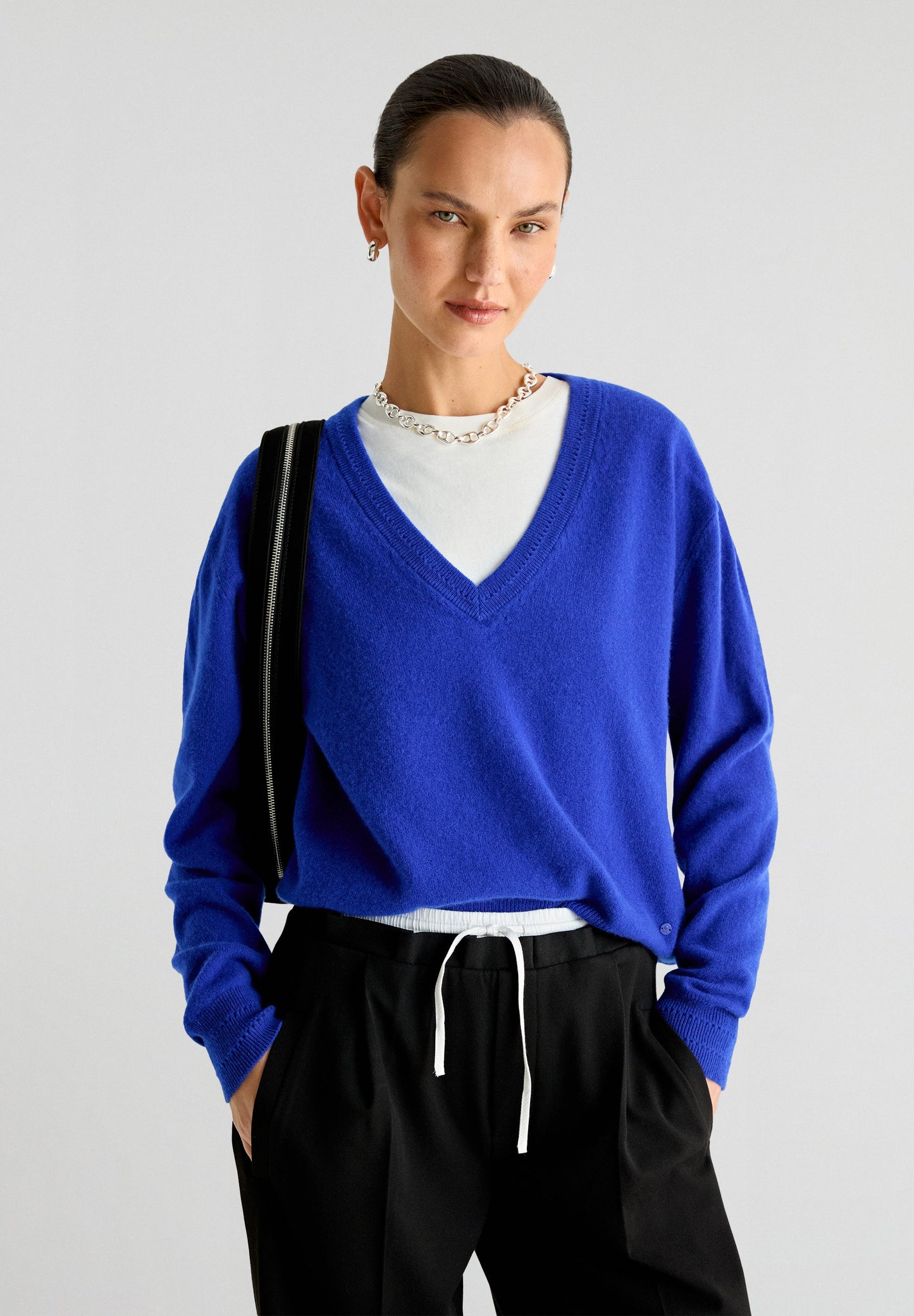 V-NECK CASHMERE SWEATER