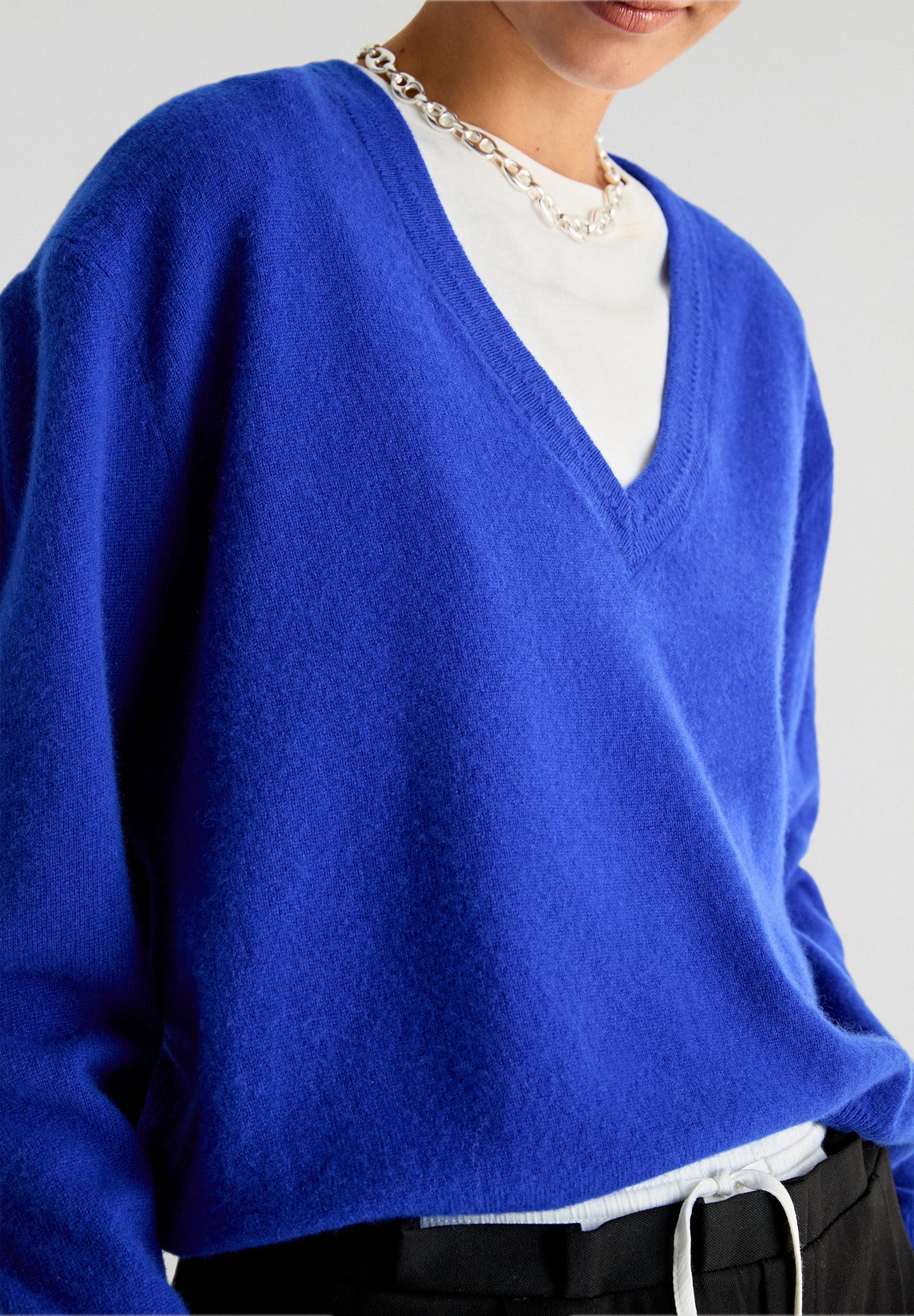 V-NECK CASHMERE SWEATER