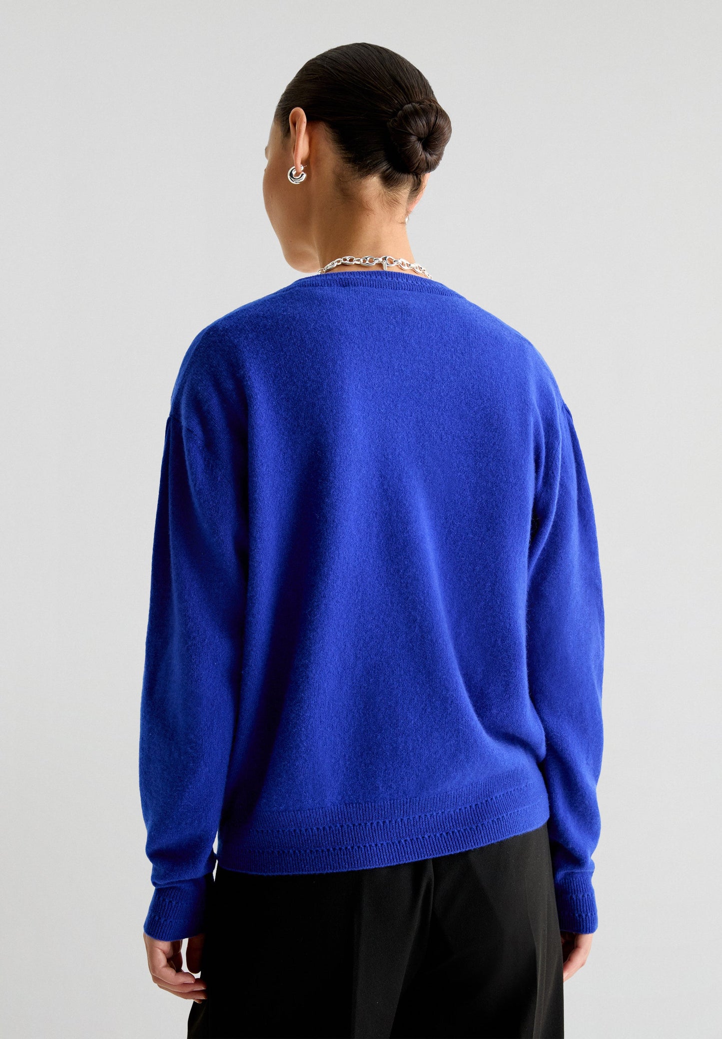 V-NECK CASHMERE SWEATER