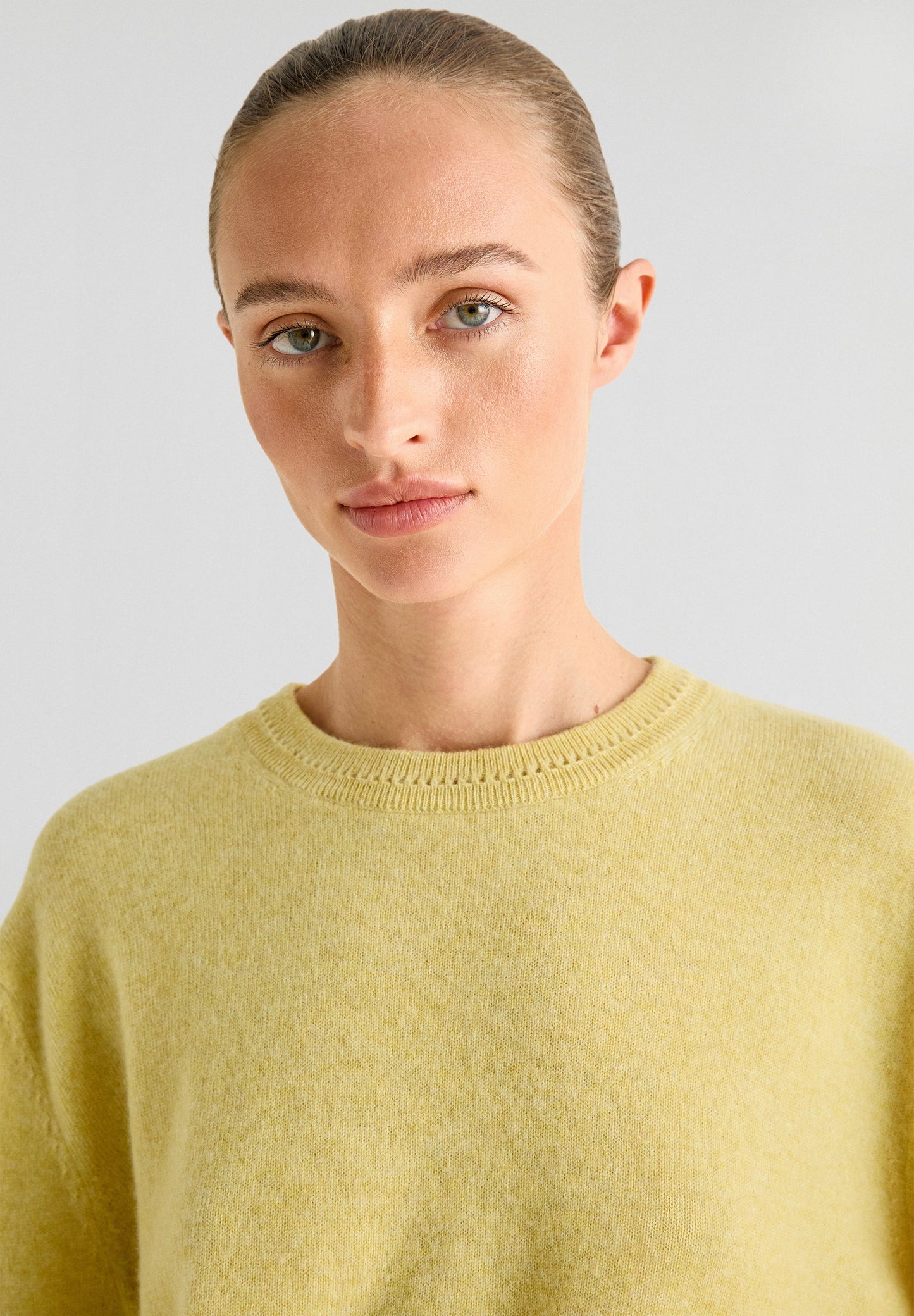 CASHMERE ROUND NECK SWEATER