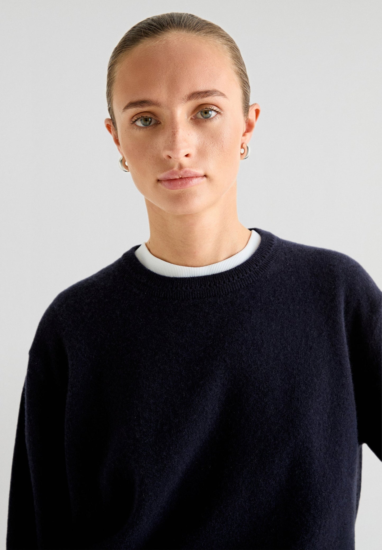 CASHMERE ROUND NECK SWEATER