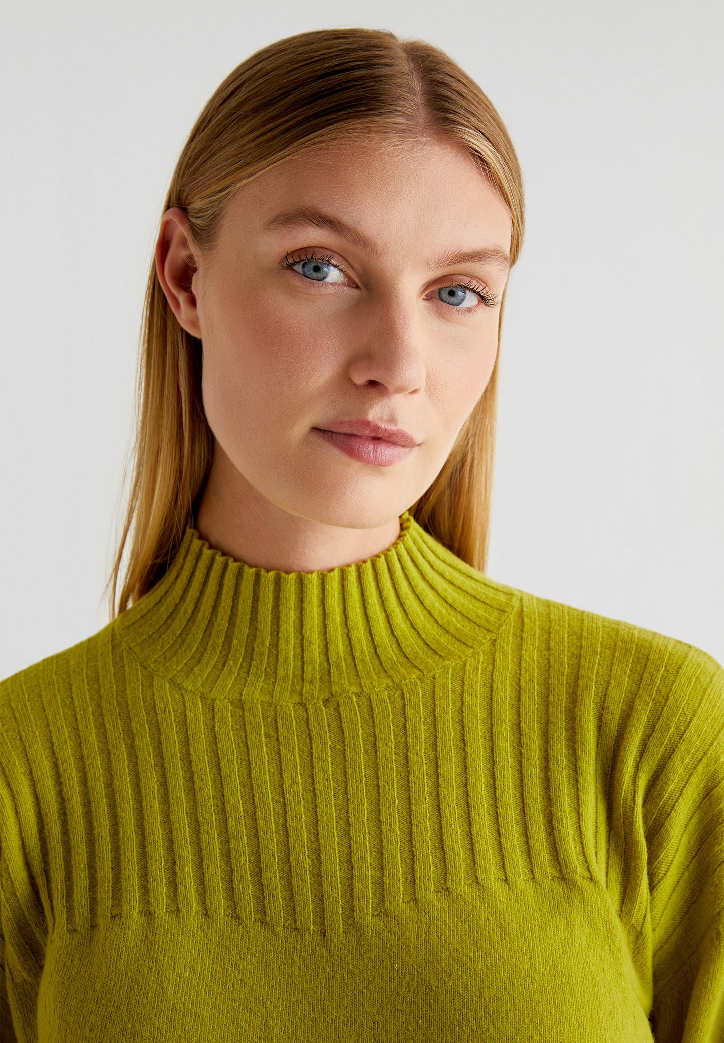 HIGH COLLAR CROPPED SWEATER