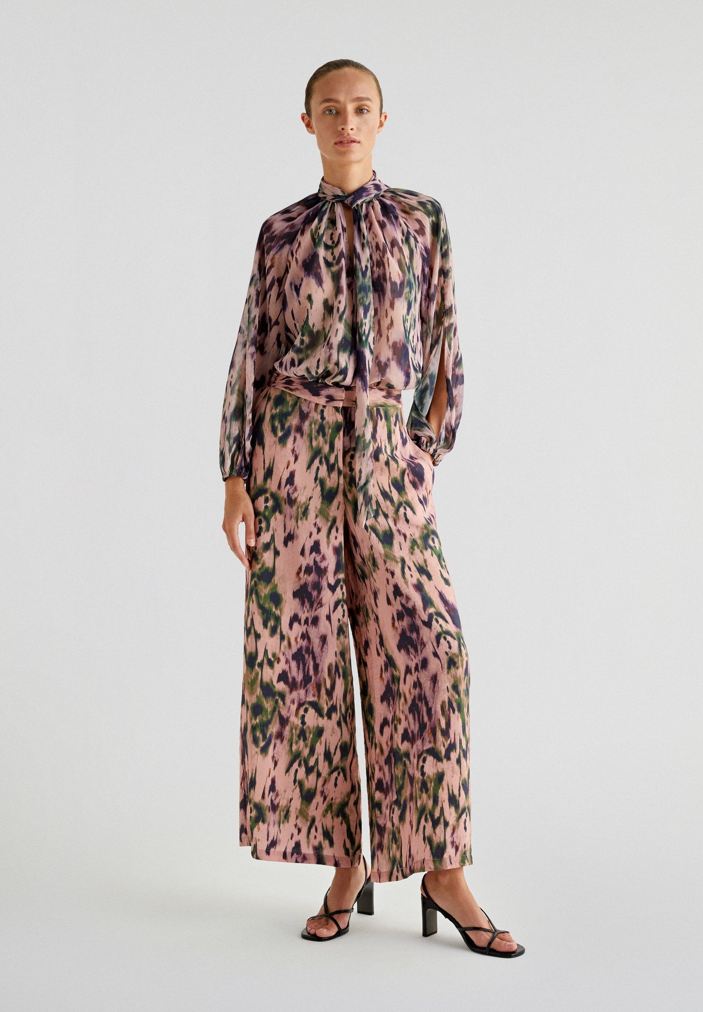 FLOWING PRINTED TROUSERS