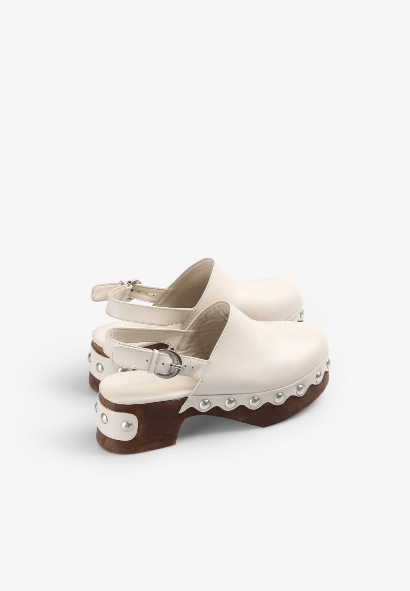 CLOGS WITH STUDS