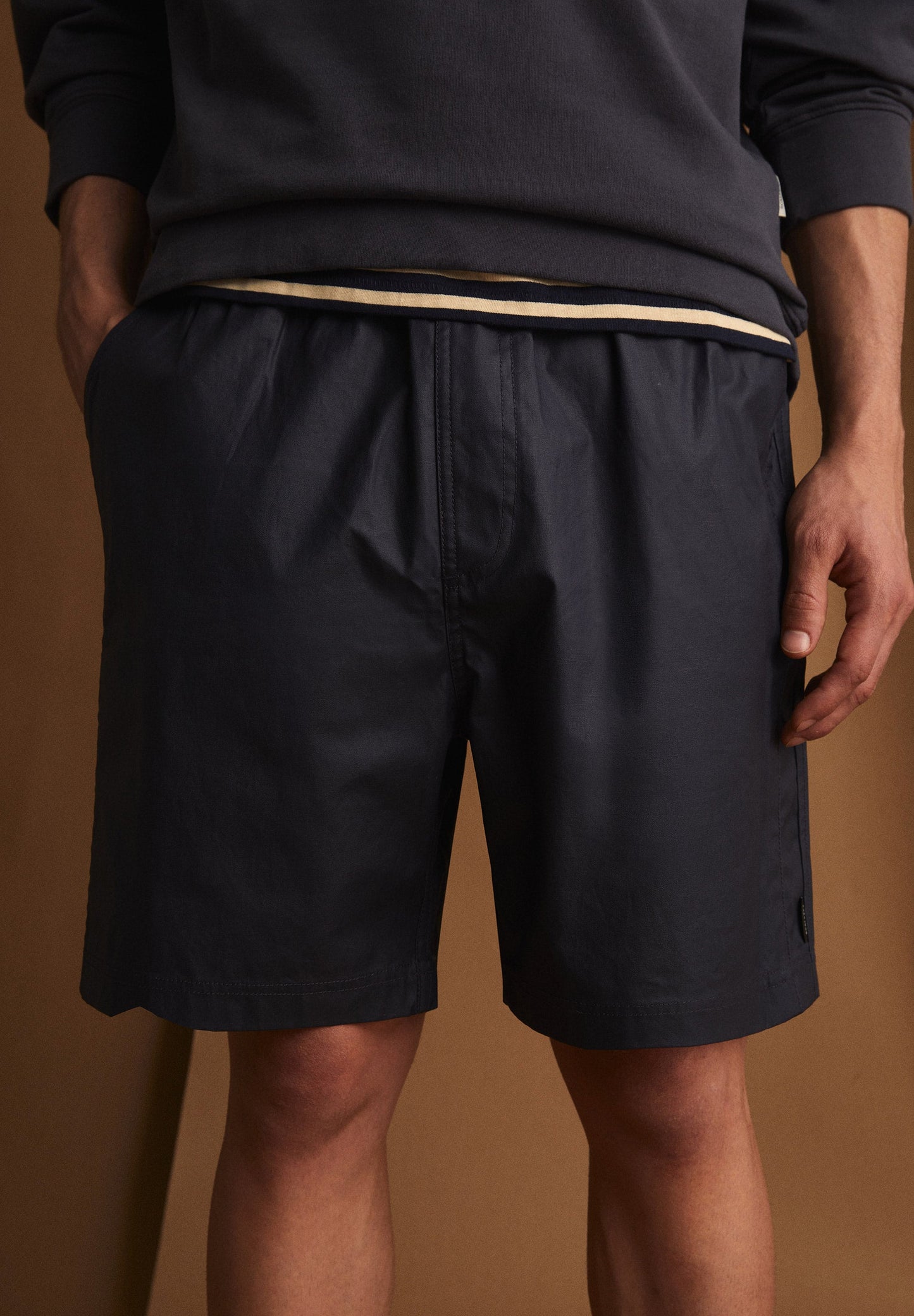 LIGHTWEIGHT BERMUDA SHORTS WITH ELASTIC WAIST