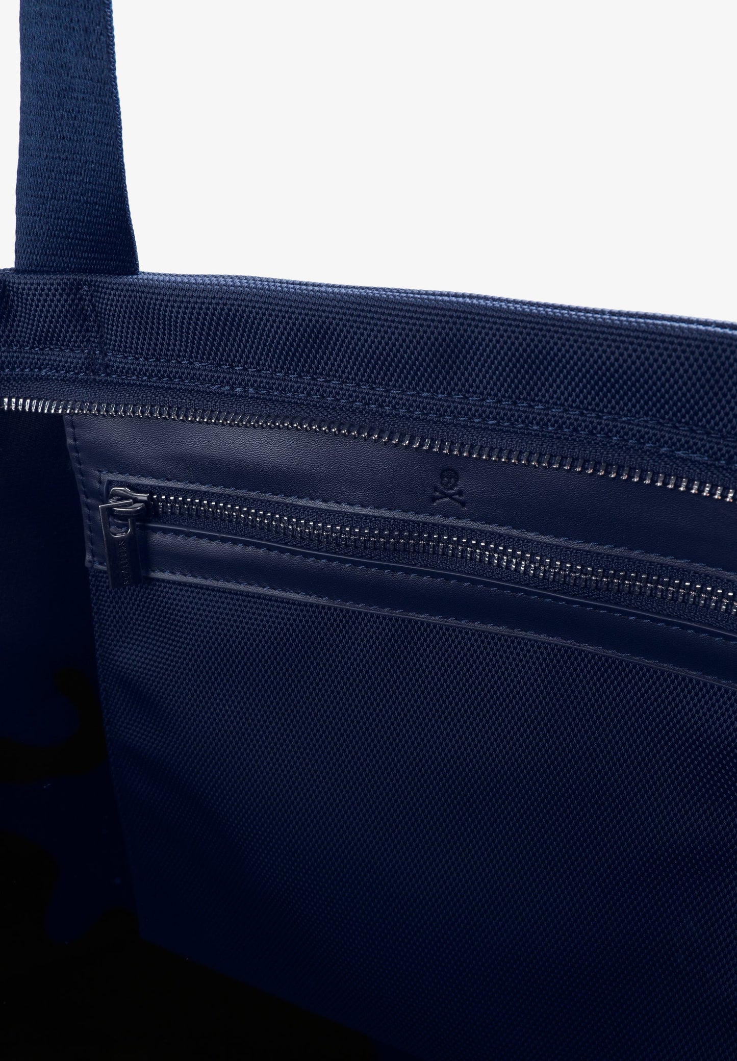 TRAVEL BAG WITH POCKET