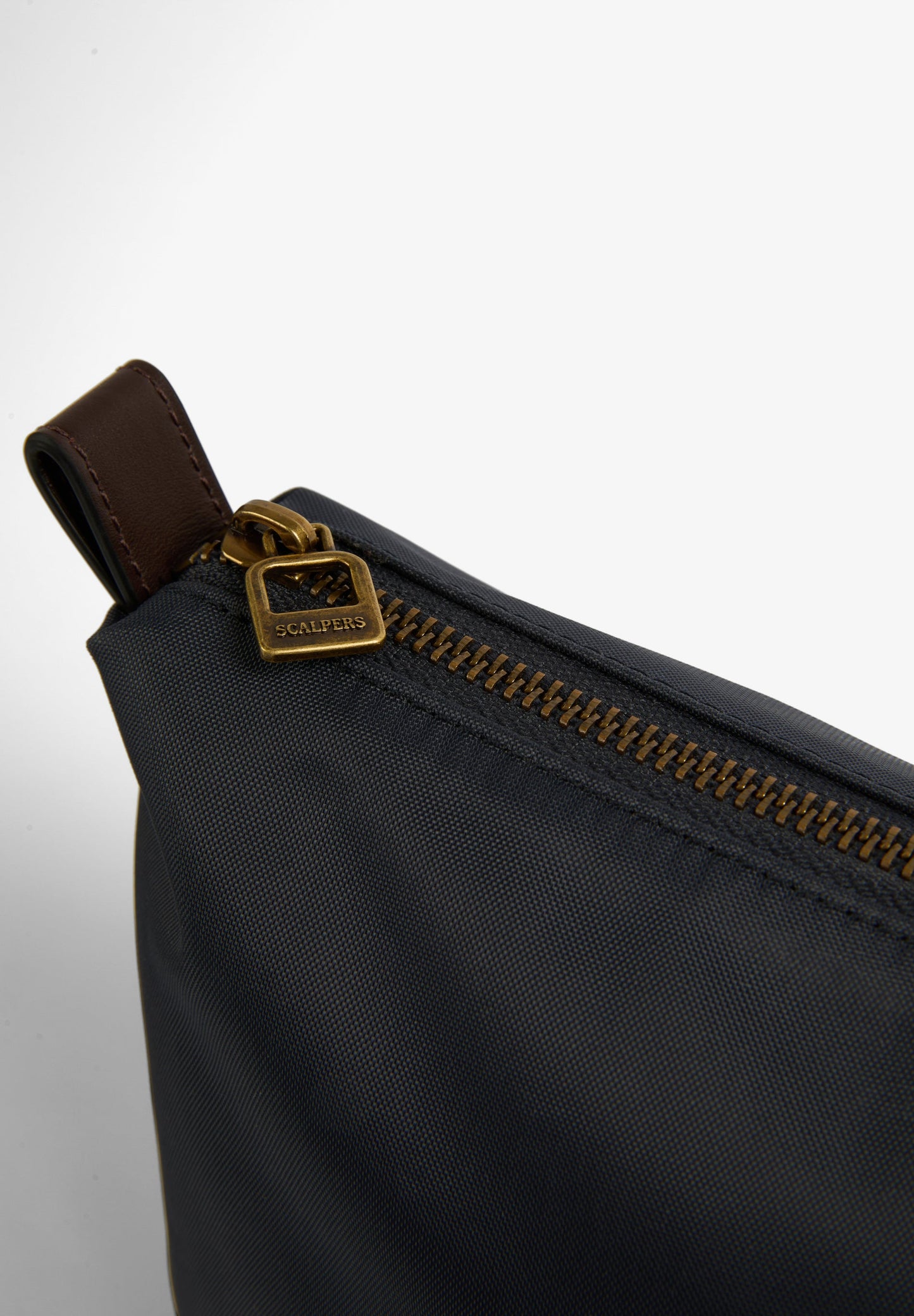 TOILETRY BAG WITH LEATHER DETAIL