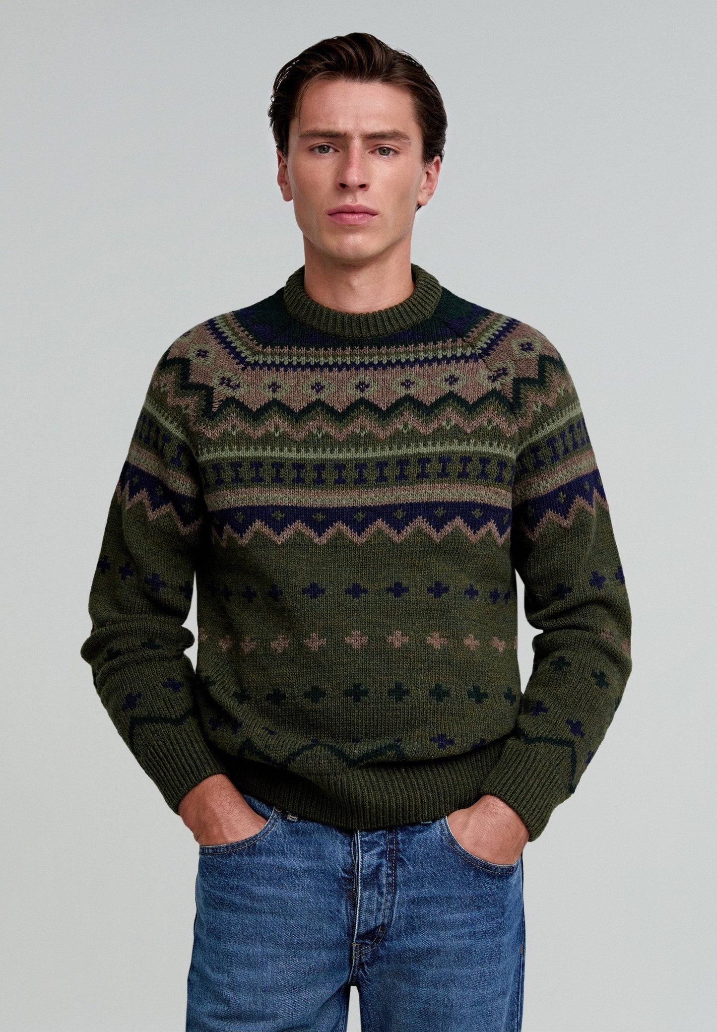 SWEATER WITH WINTER MOTIFS