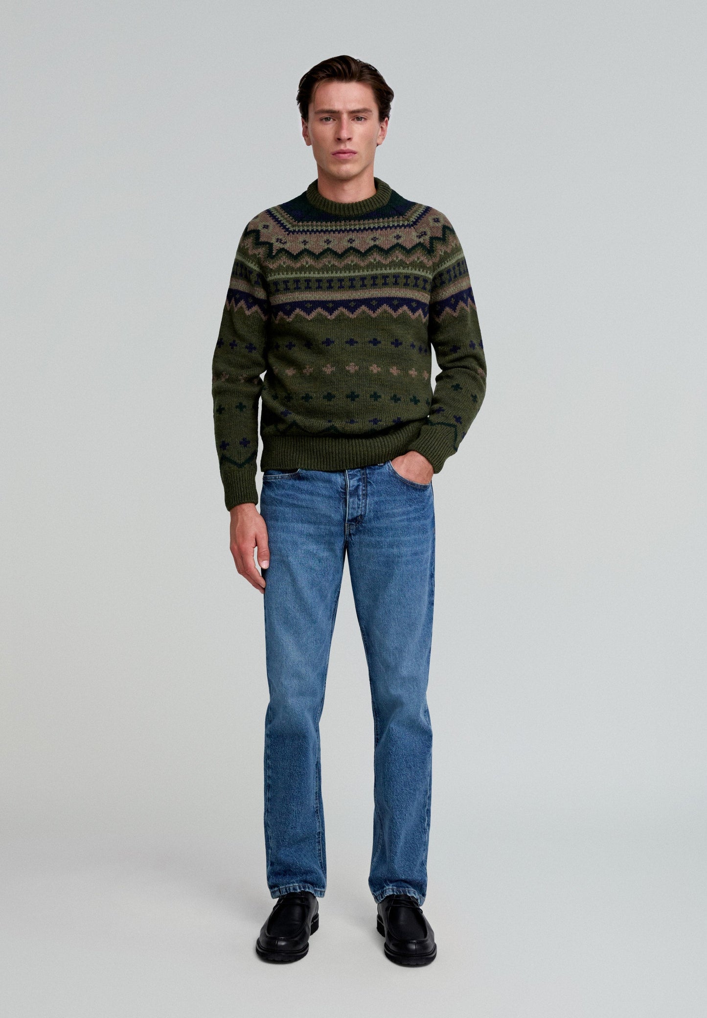 SWEATER WITH WINTER MOTIFS