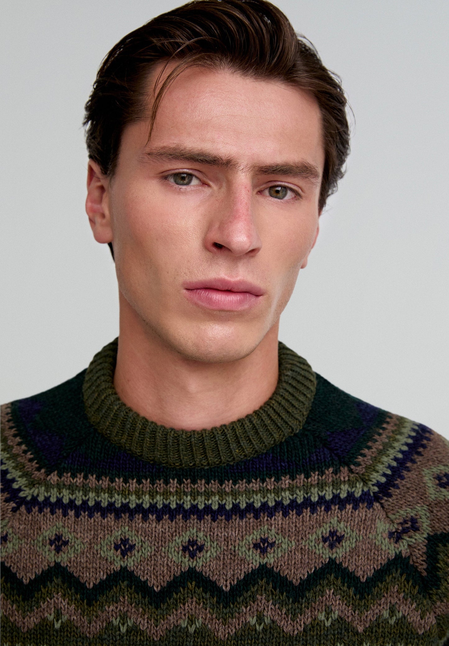 SWEATER WITH WINTER MOTIFS