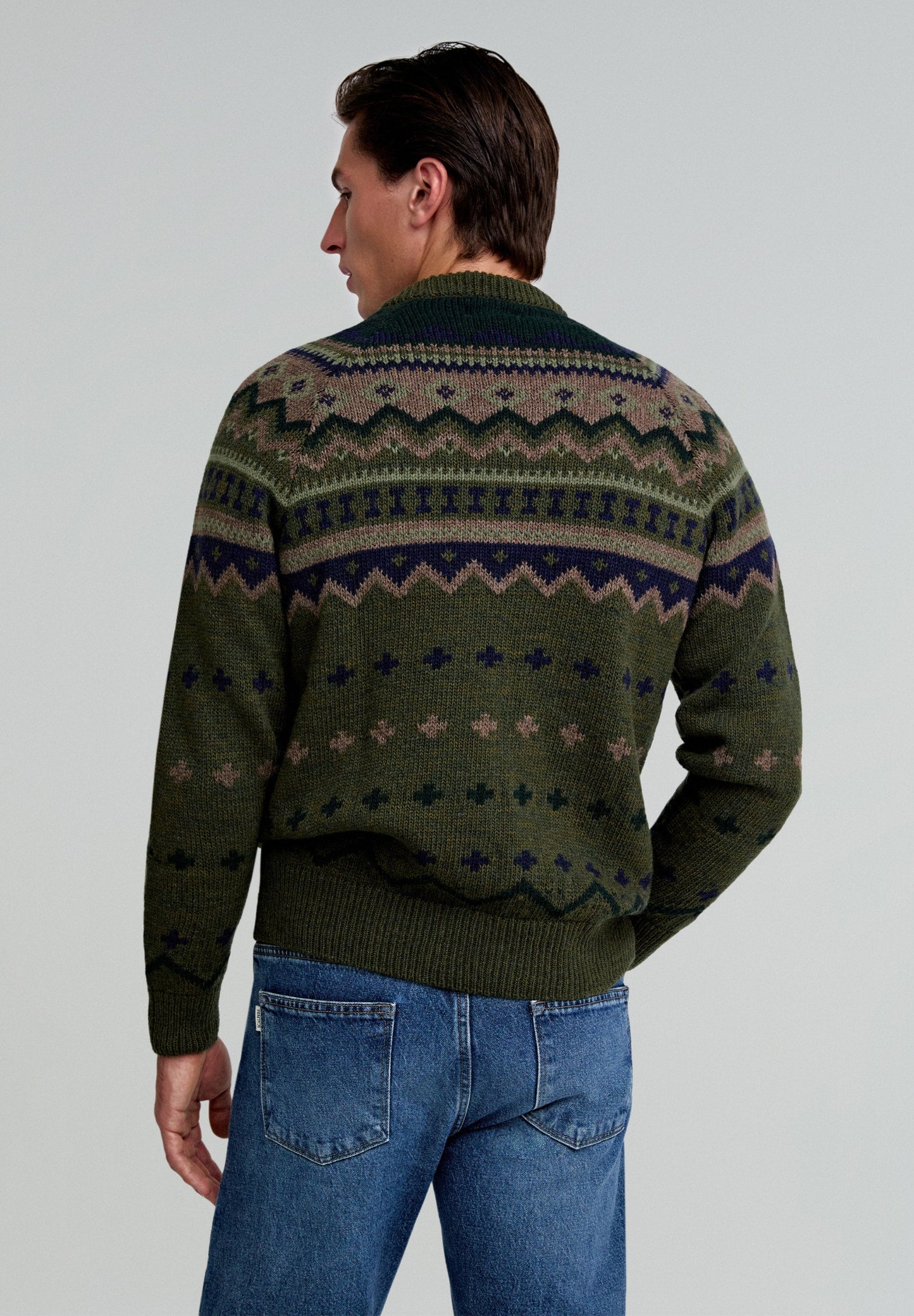 SWEATER WITH WINTER MOTIFS