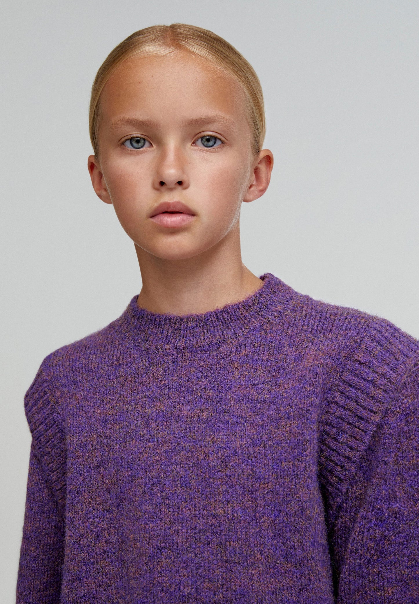 SWEATER WITH DETAIL ON SHOULDERS