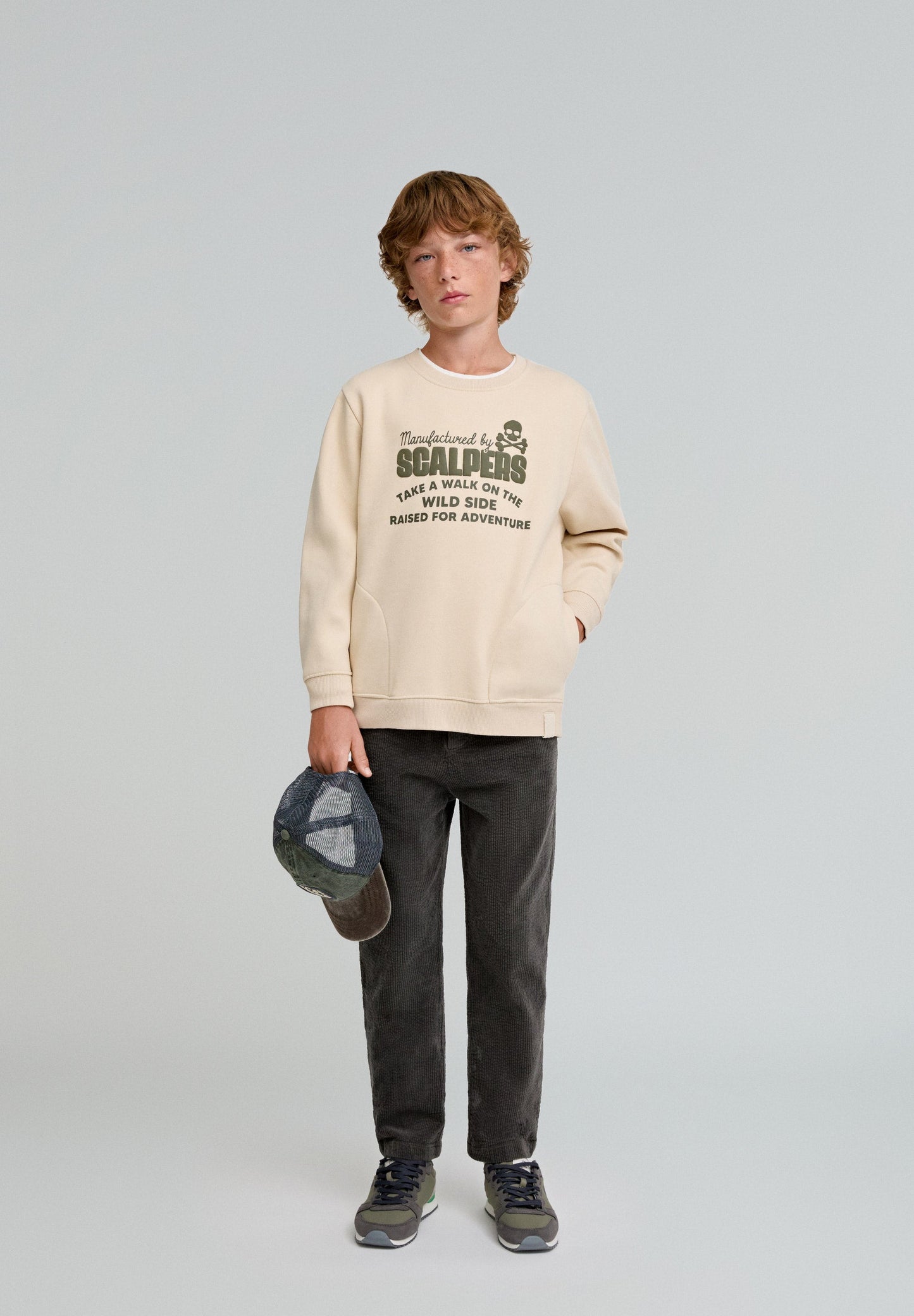 SWEATSHIRT WITH POCKETS AND RAISED LOGO