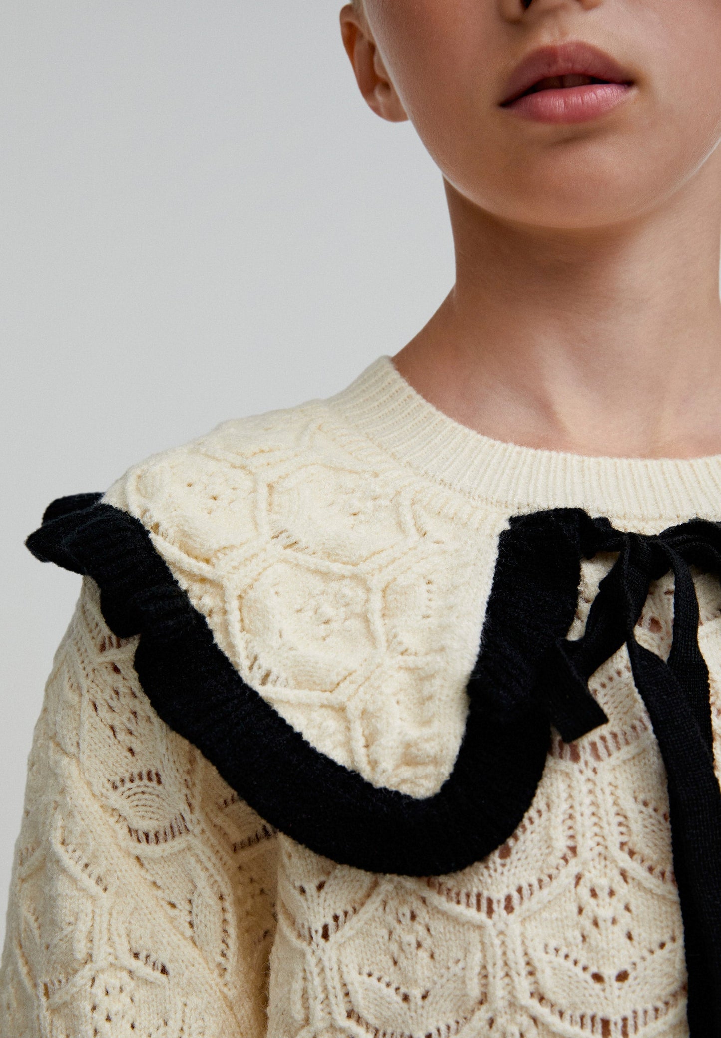 PETER PAN COLLAR SWEATER