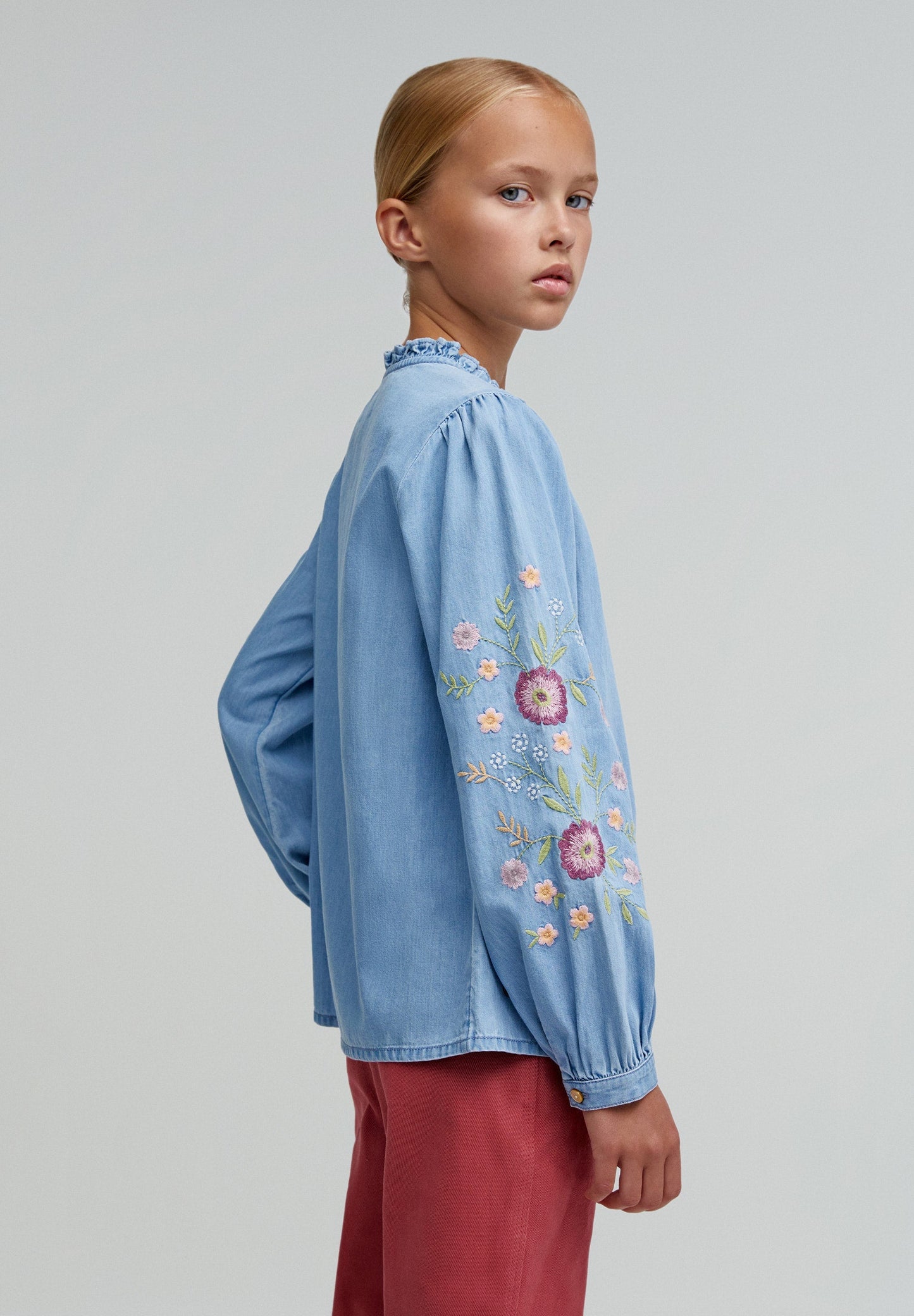 FLORAL EMBROIDERY DENIM BLOUSE