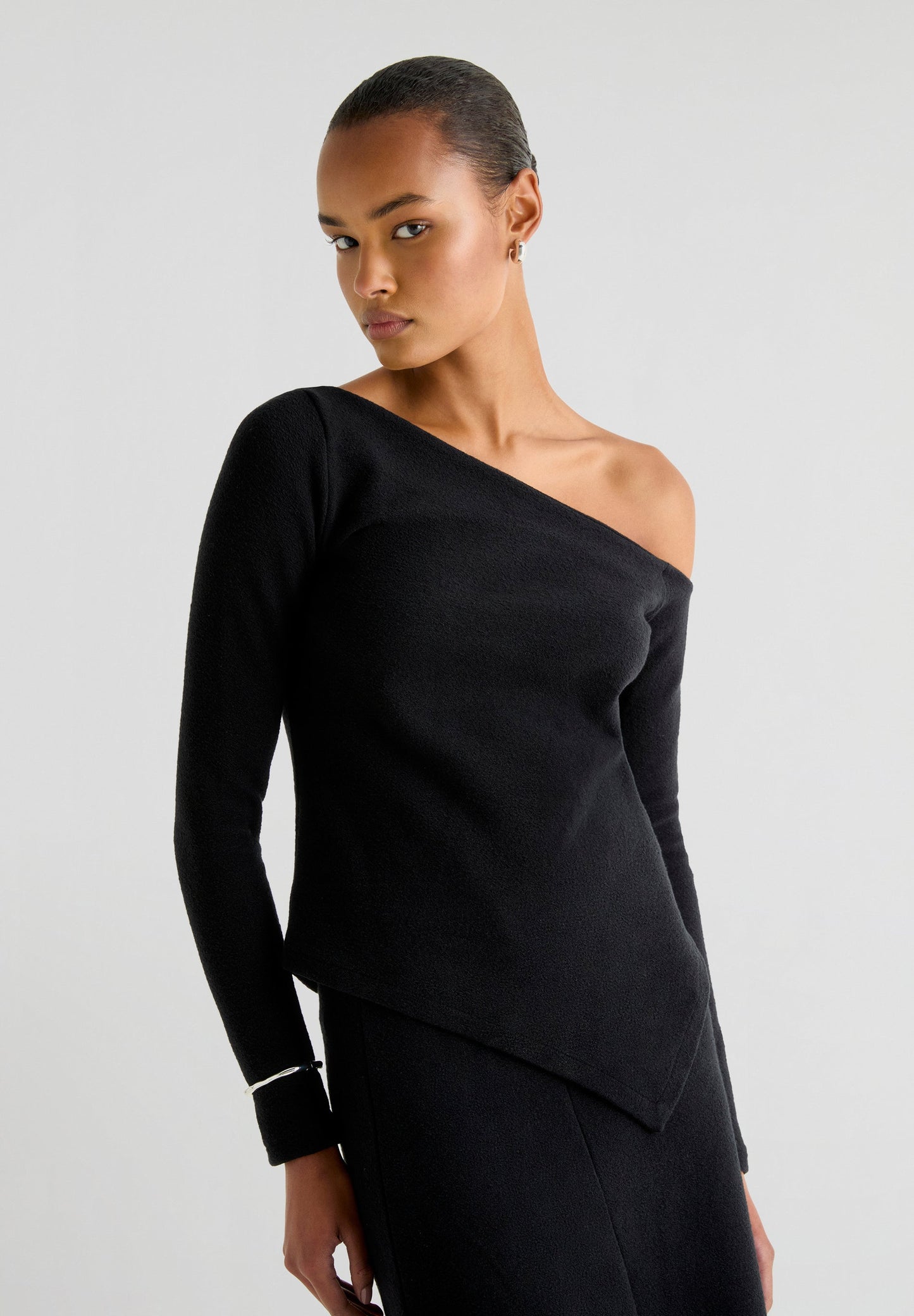 ASYMMETRIC NECKLINE TOP