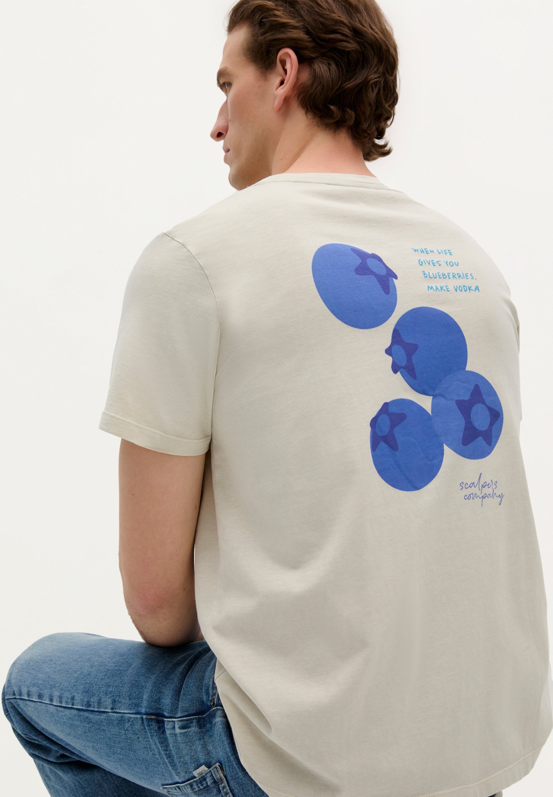 T-SHIRT WITH FRUIT PRINT ON THE BACK