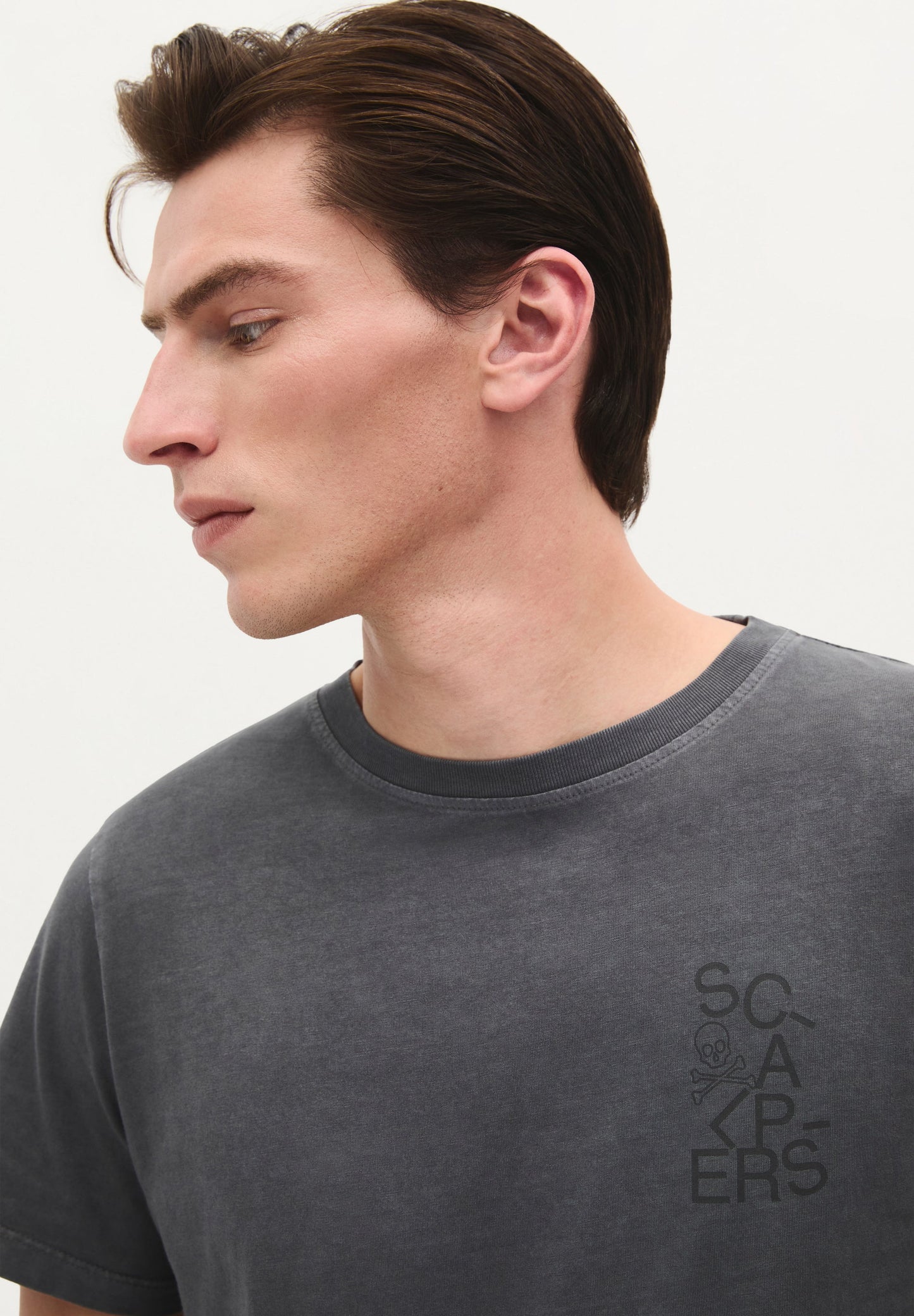 T-SHIRT WITH SKULL LOGO