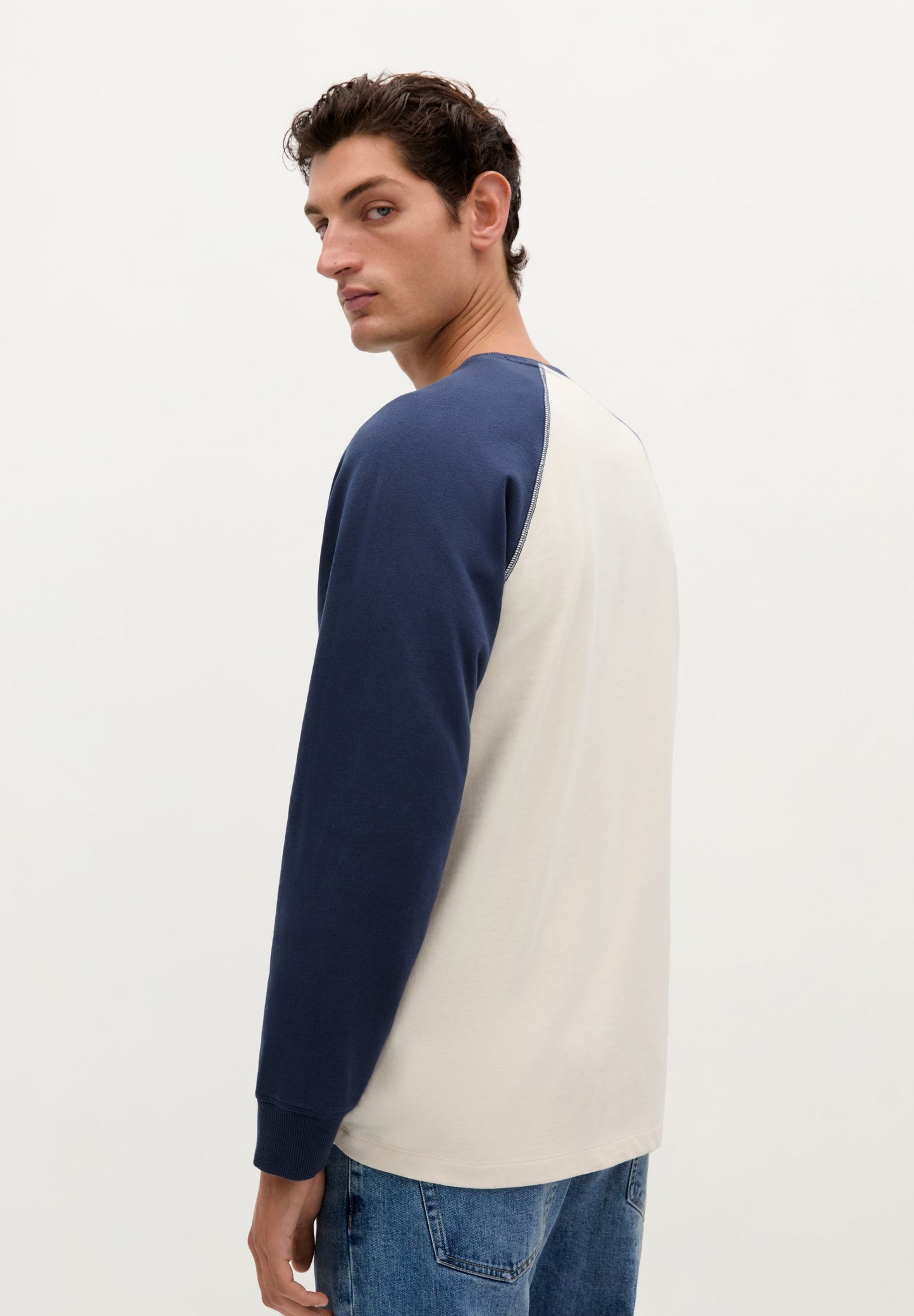 RAGLAN SLEEVE TWO-TONE SWEATSHIRT