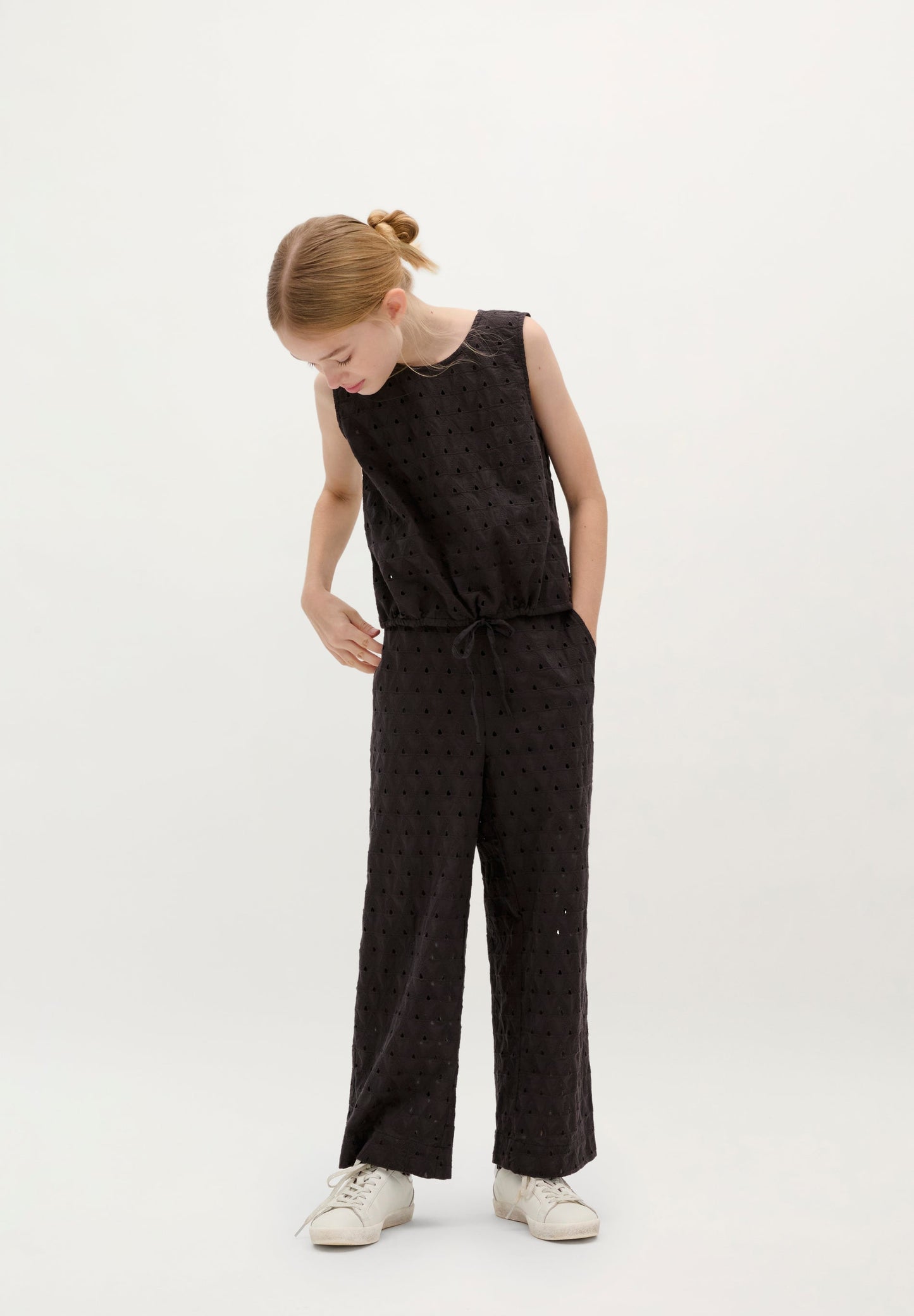 TROUSERS WITH EMBROIDERED DETAIL