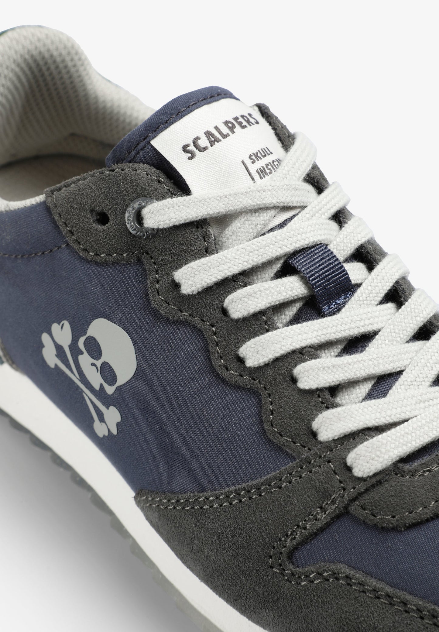 SNEAKERS WITH SKULL INSIGNIA