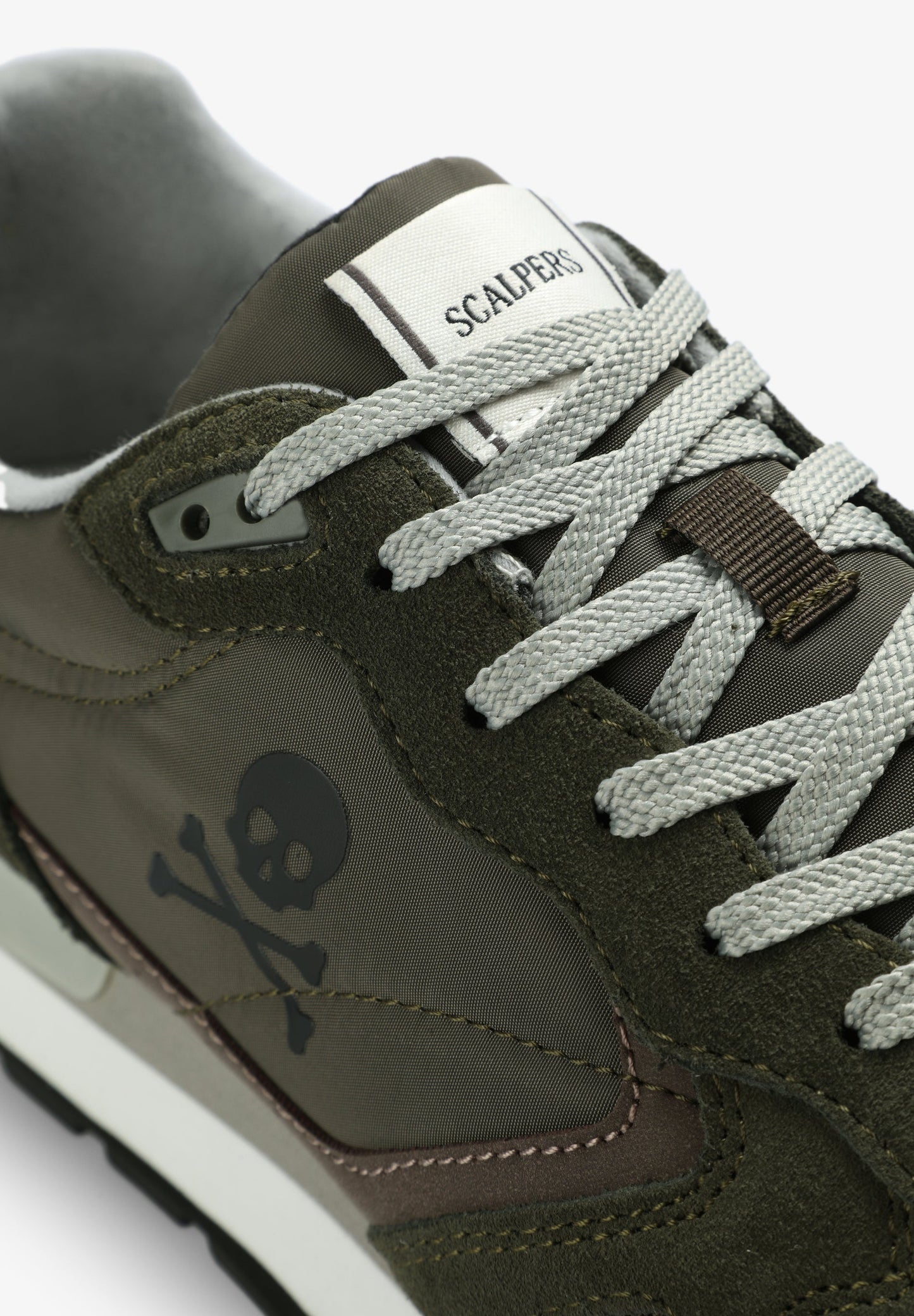 RETRO SKULL SNEAKERS