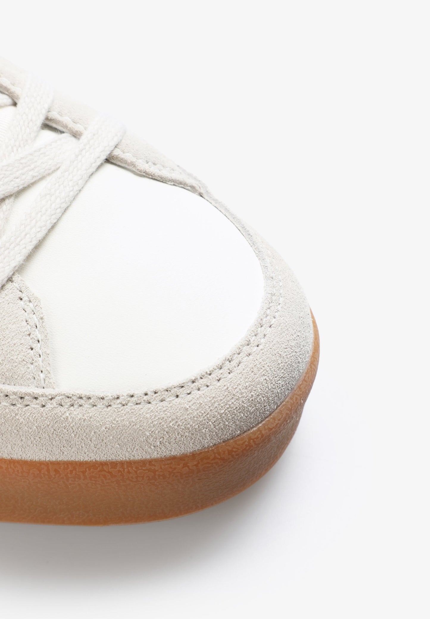 LOW-TOP SNEAKERS WITH SUEDE DETAILS