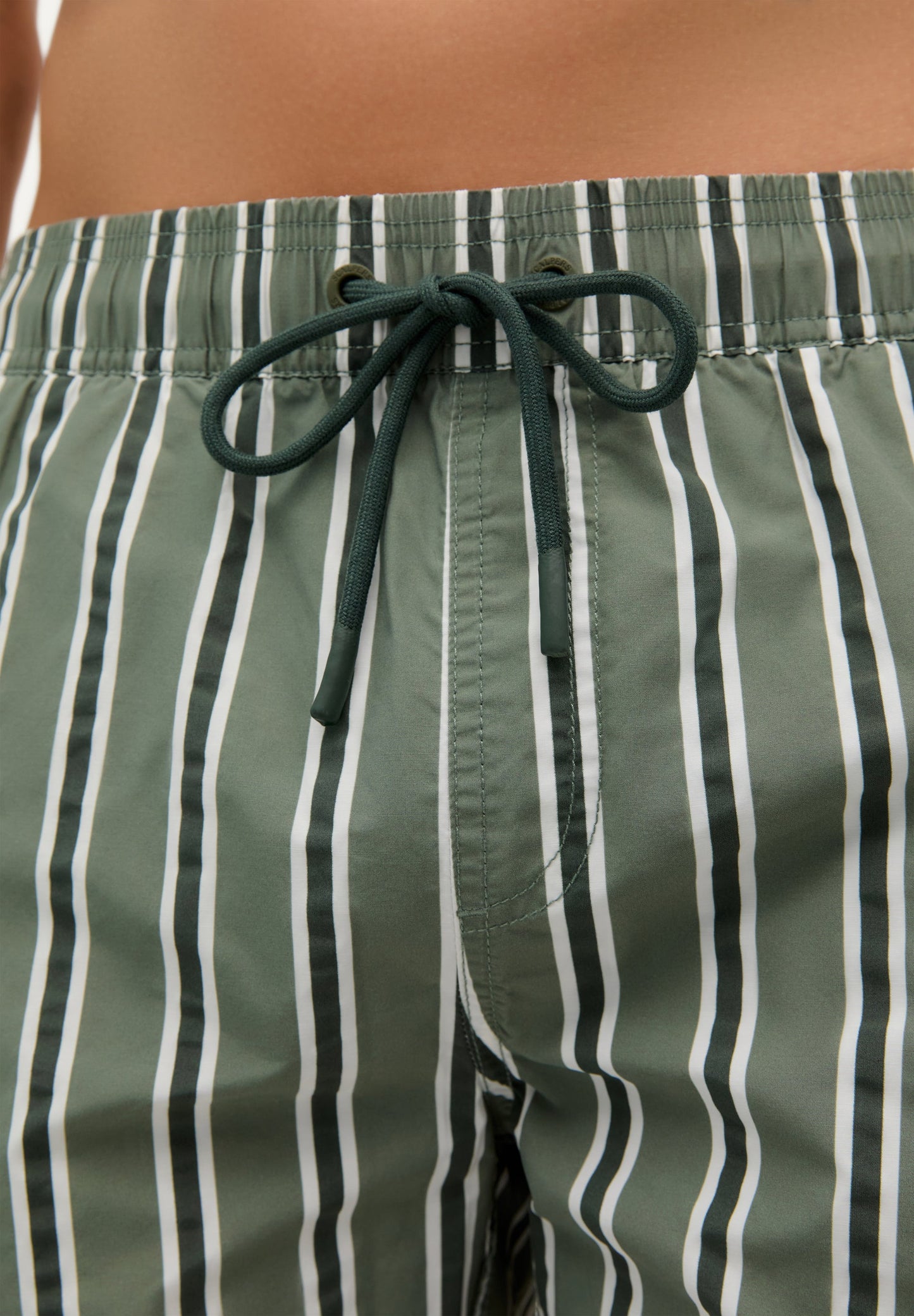 TWO-TONE STRIPE SWIMMING TRUNKS