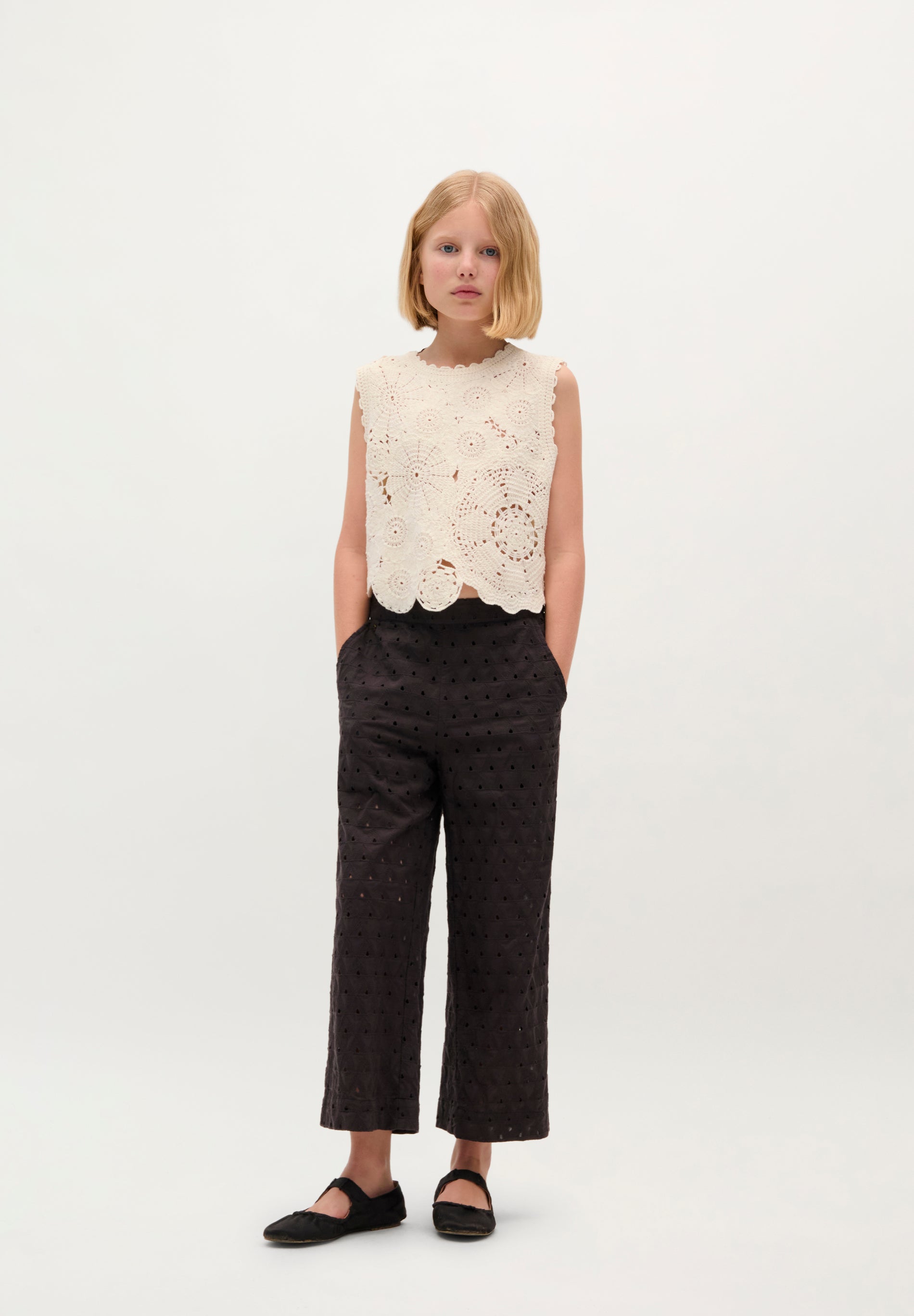 TROUSERS WITH EMBROIDERED DETAIL