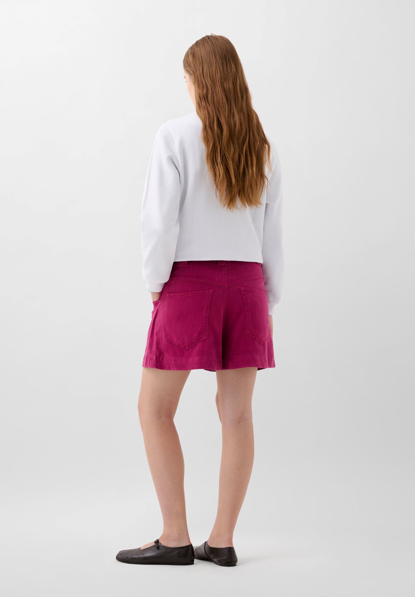 LOOSE-FITTING SHORTS WITH POCKETS