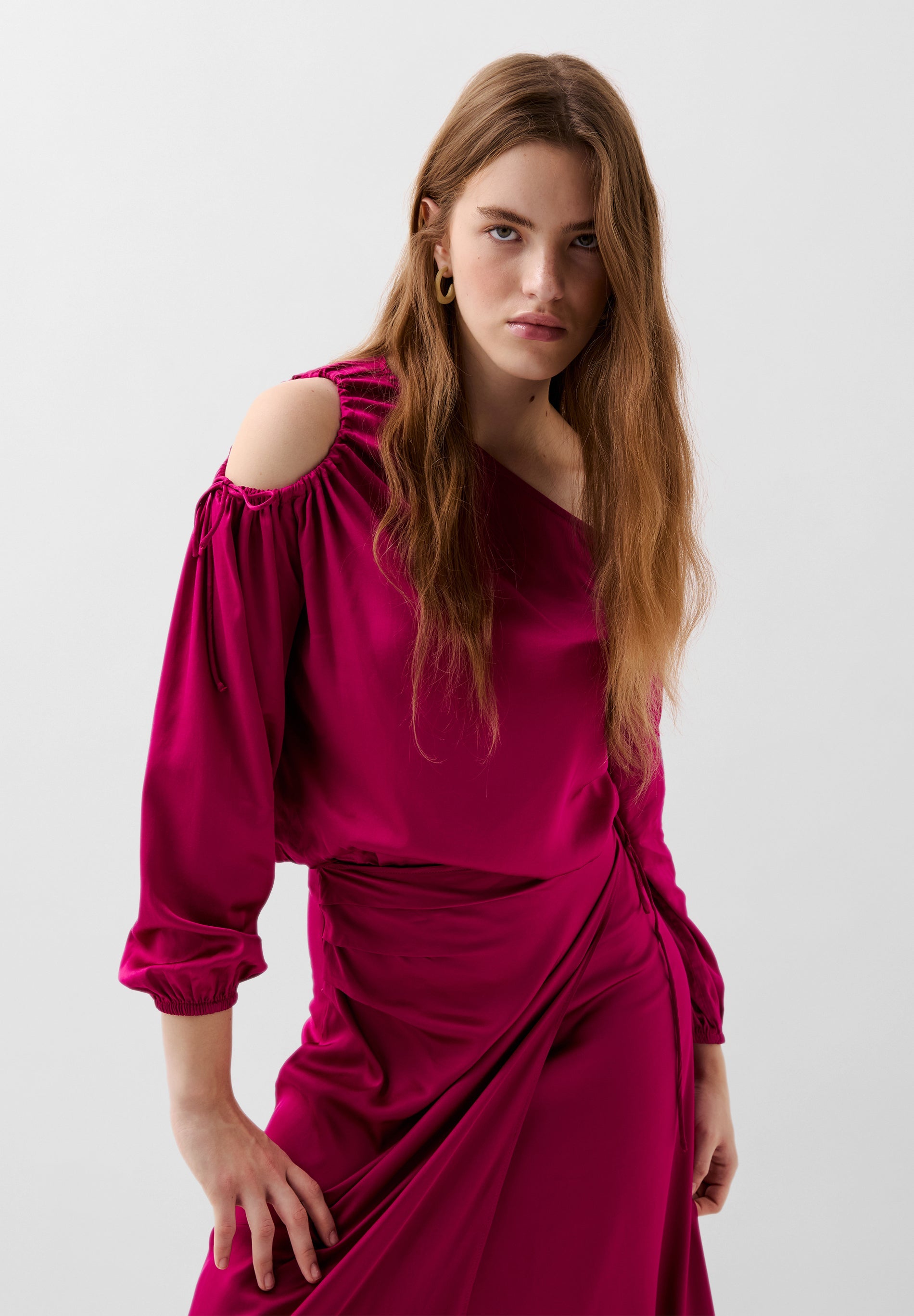 ASYMMETRIC NECKLINE TOP